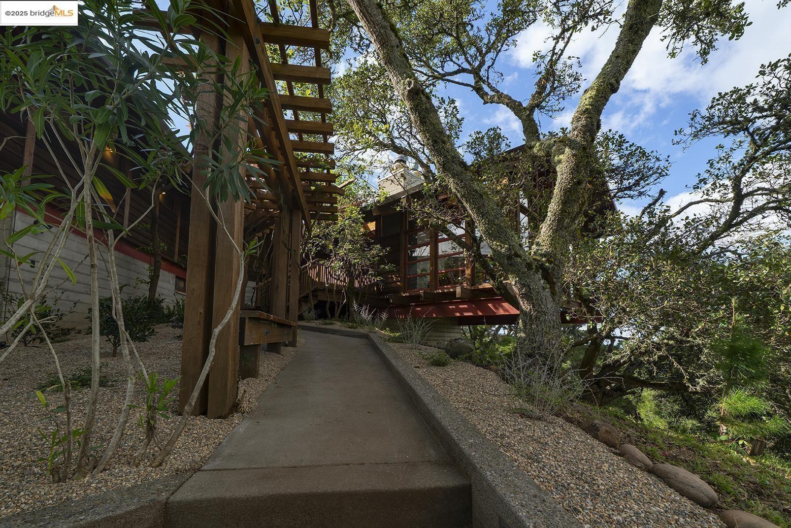 Detail Gallery Image 6 of 30 For 100 Tres Mesas, Orinda,  CA 94563 - 4 Beds | 4 Baths