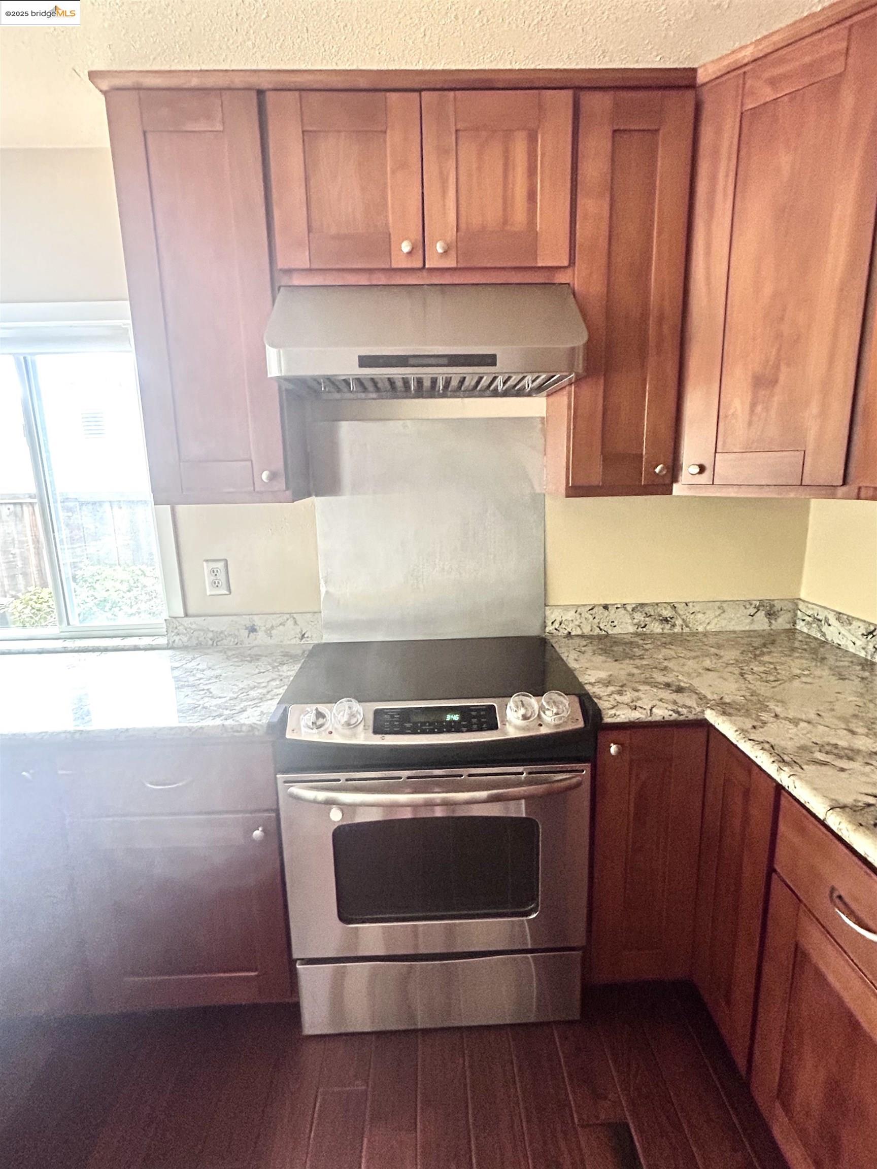 Detail Gallery Image 10 of 27 For 516 Webster Dr, Martinez,  CA 94553 - 4 Beds | 2 Baths