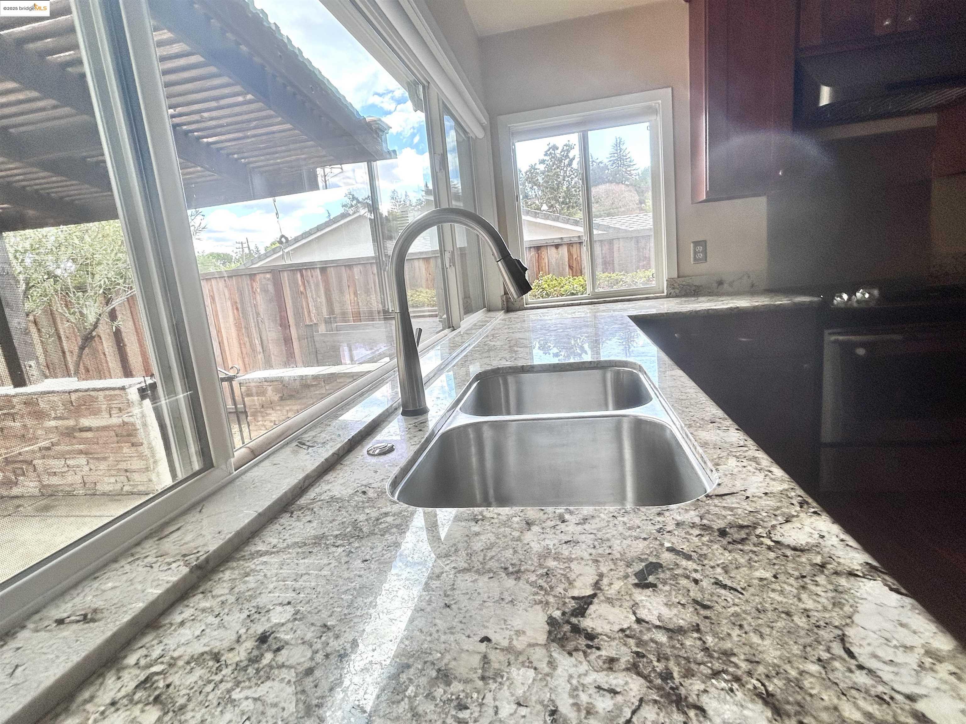 Detail Gallery Image 11 of 27 For 516 Webster Dr, Martinez,  CA 94553 - 4 Beds | 2 Baths