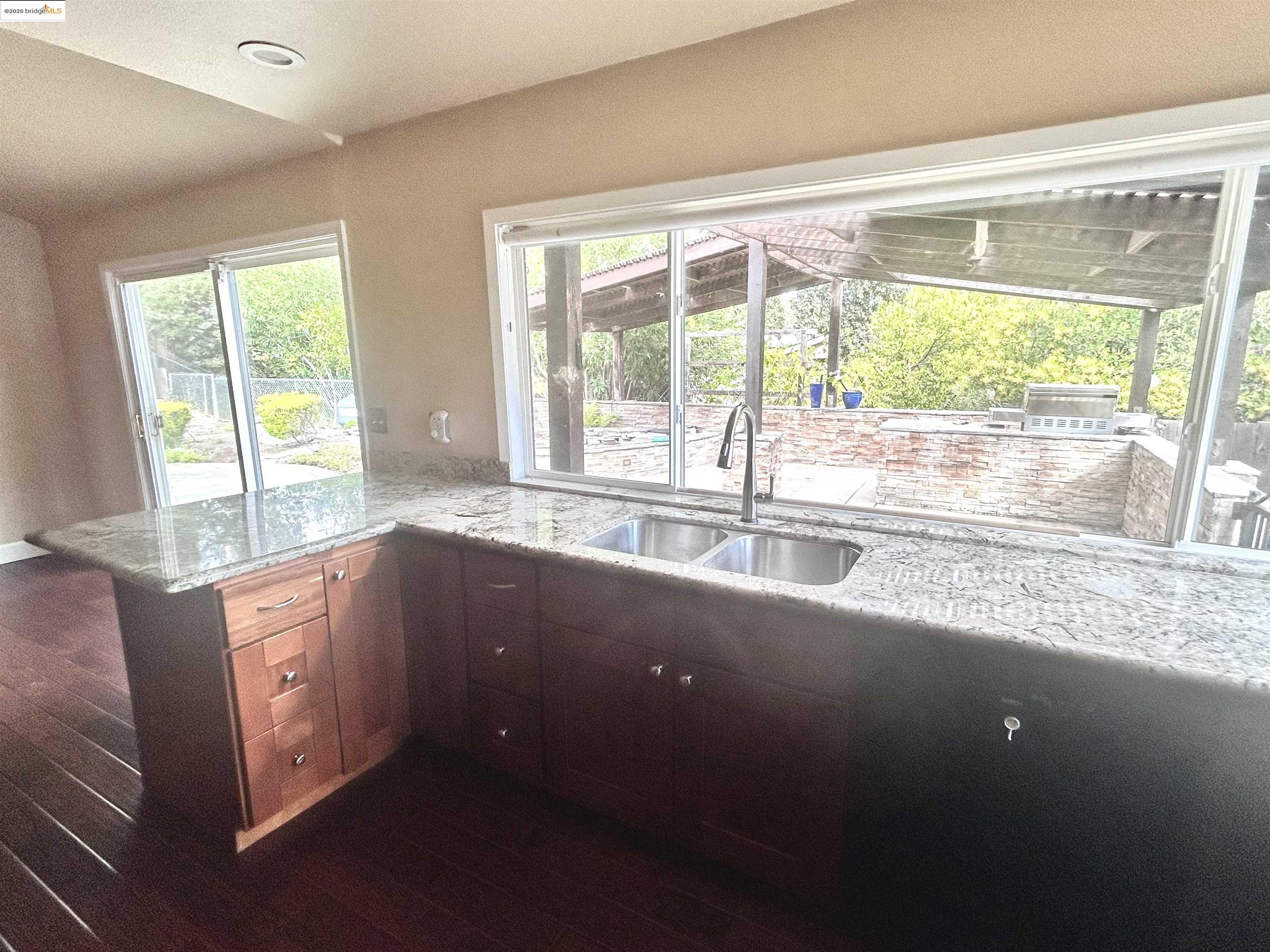 Detail Gallery Image 12 of 27 For 516 Webster Dr, Martinez,  CA 94553 - 4 Beds | 2 Baths