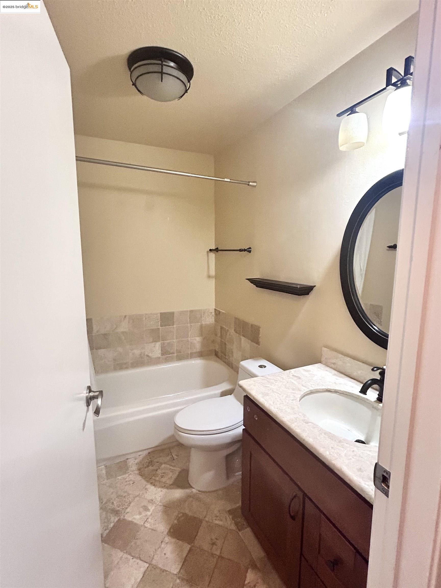 Detail Gallery Image 13 of 27 For 516 Webster Dr, Martinez,  CA 94553 - 4 Beds | 2 Baths