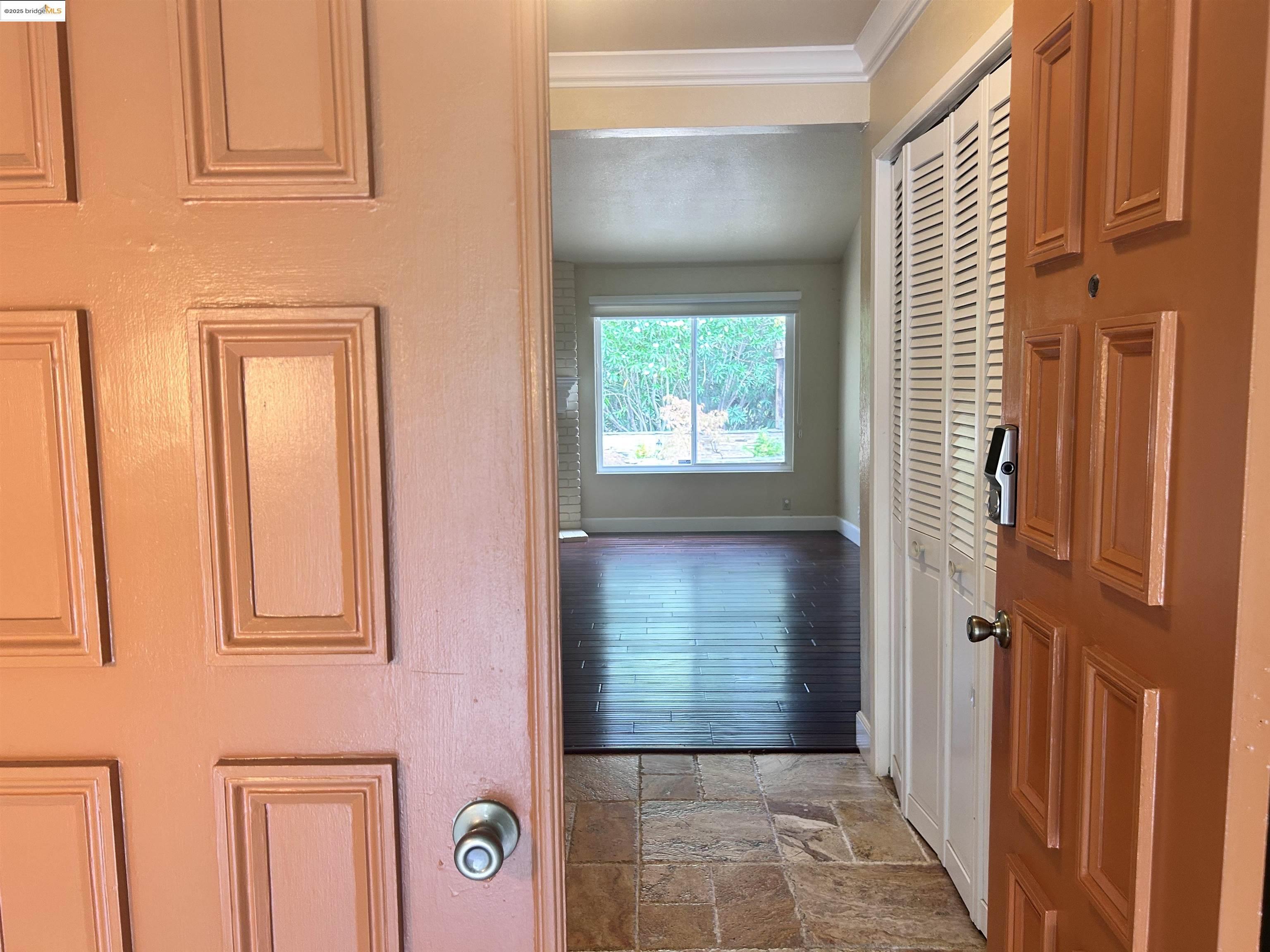 Detail Gallery Image 4 of 27 For 516 Webster Dr, Martinez,  CA 94553 - 4 Beds | 2 Baths