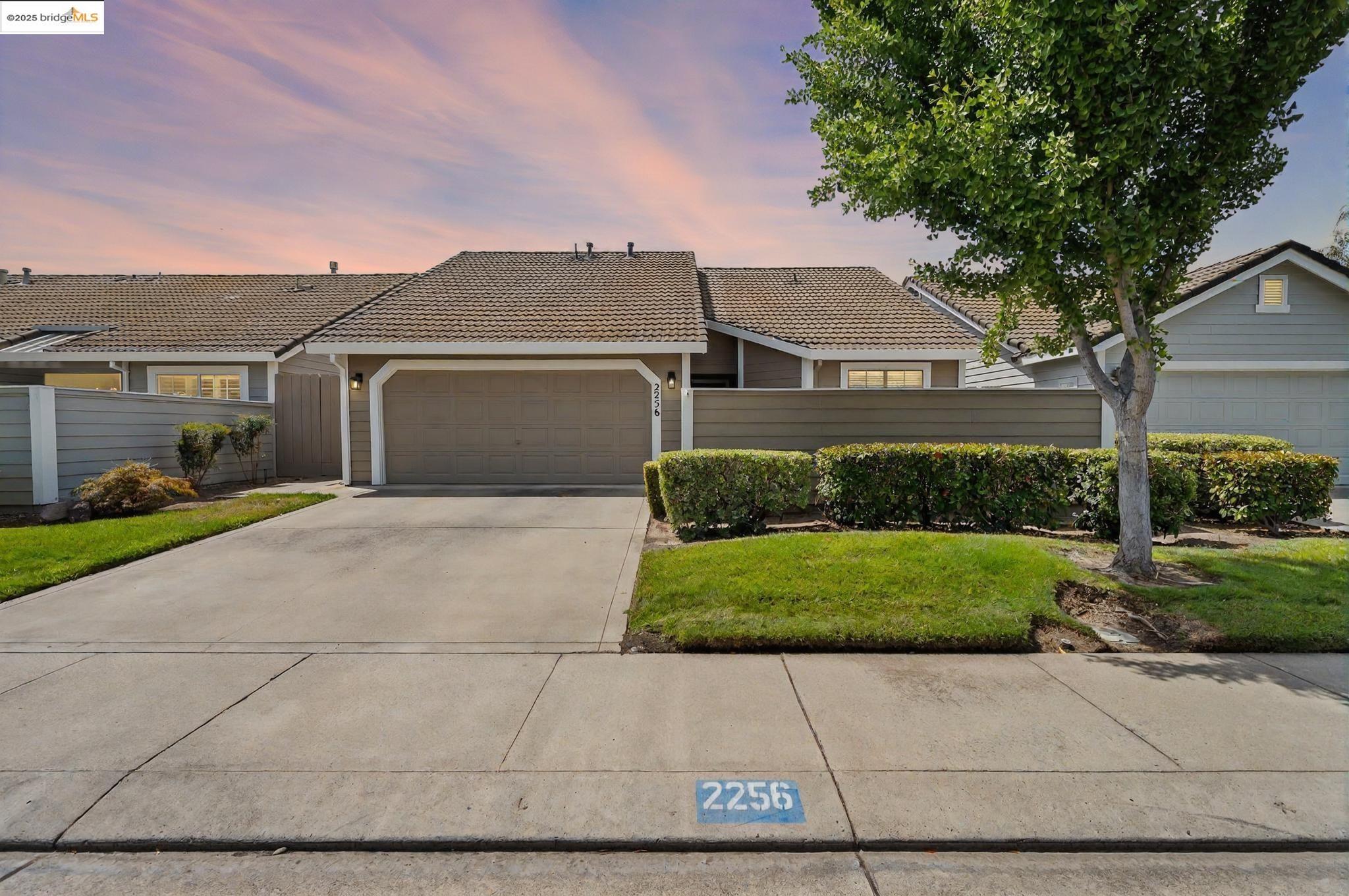 Front Image Thumbnail for EB41114034