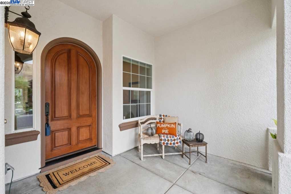 Detail Gallery Image 5 of 38 For 960 Maplegate Ct., Concord,  CA 94521 - 5 Beds | 3/1 Baths