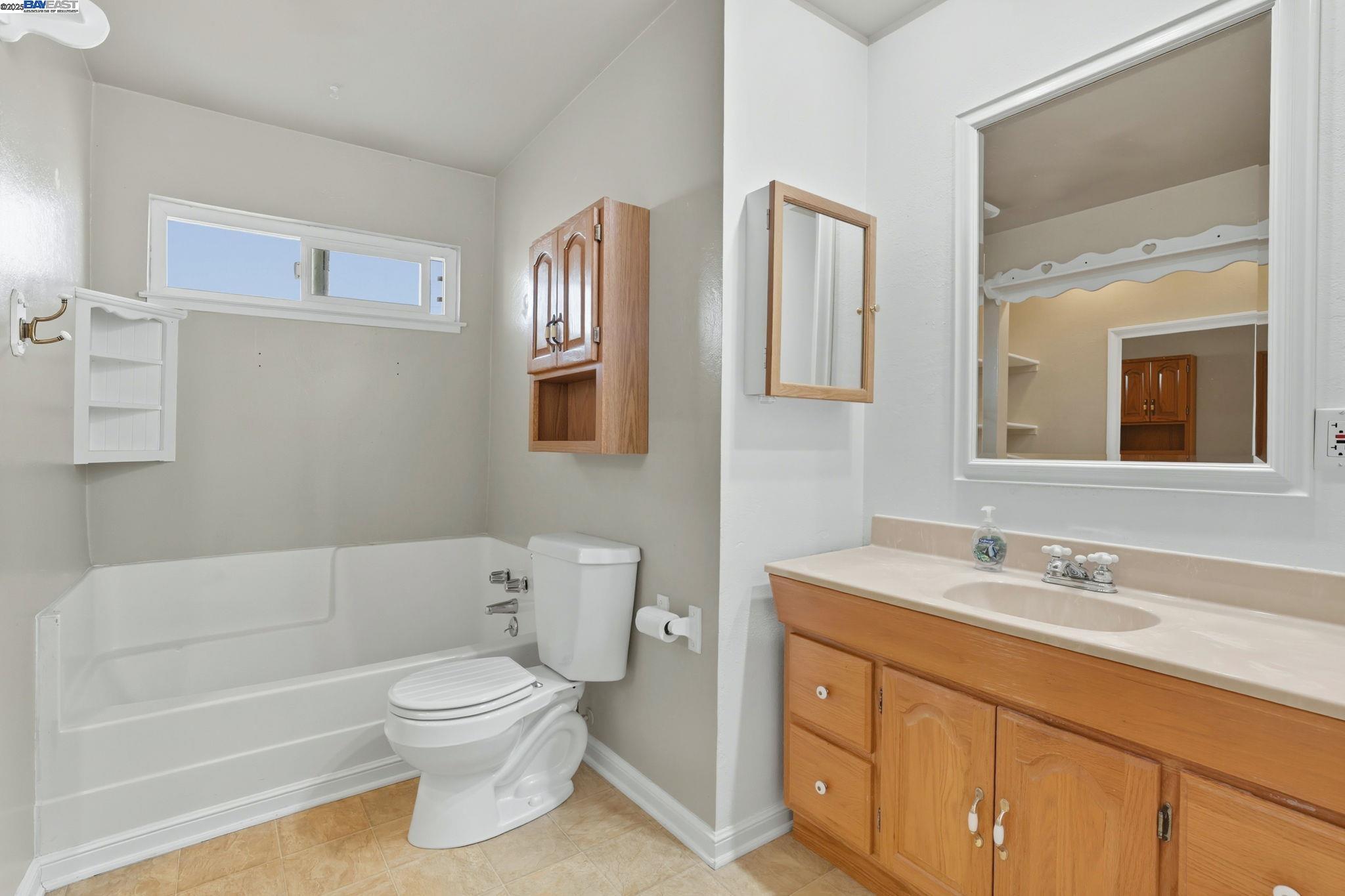 Detail Gallery Image 13 of 34 For 2135 Bluebell Drive, Livermore,  CA 94551 - 3 Beds | 2 Baths