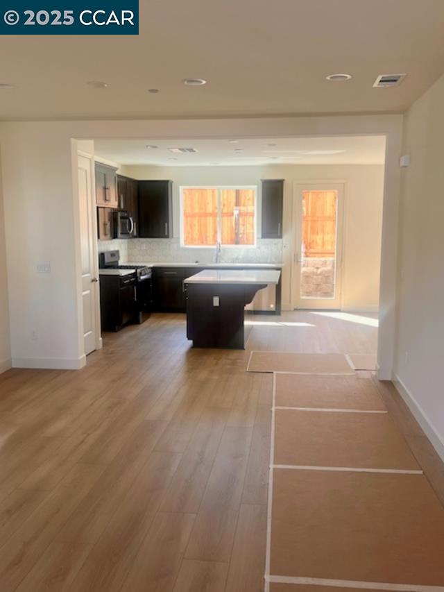 Detail Gallery Image 7 of 8 For 4732 Opus Circle, Fairfield,  CA 94534 - 3 Beds | 2/1 Baths