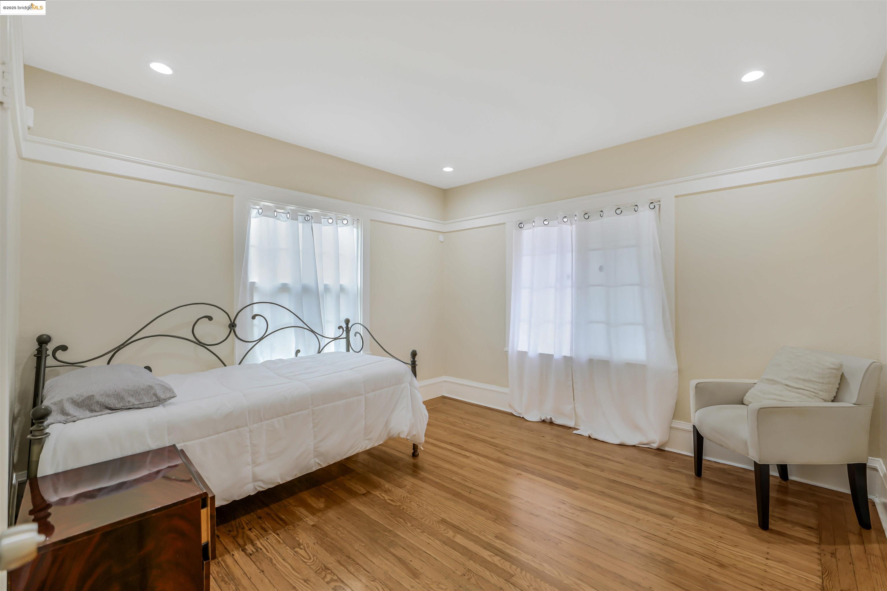 Detail Gallery Image 39 of 49 For 6007 San Pablo Ave, Oakland,  CA 94608 - 3 Beds | 2 Baths