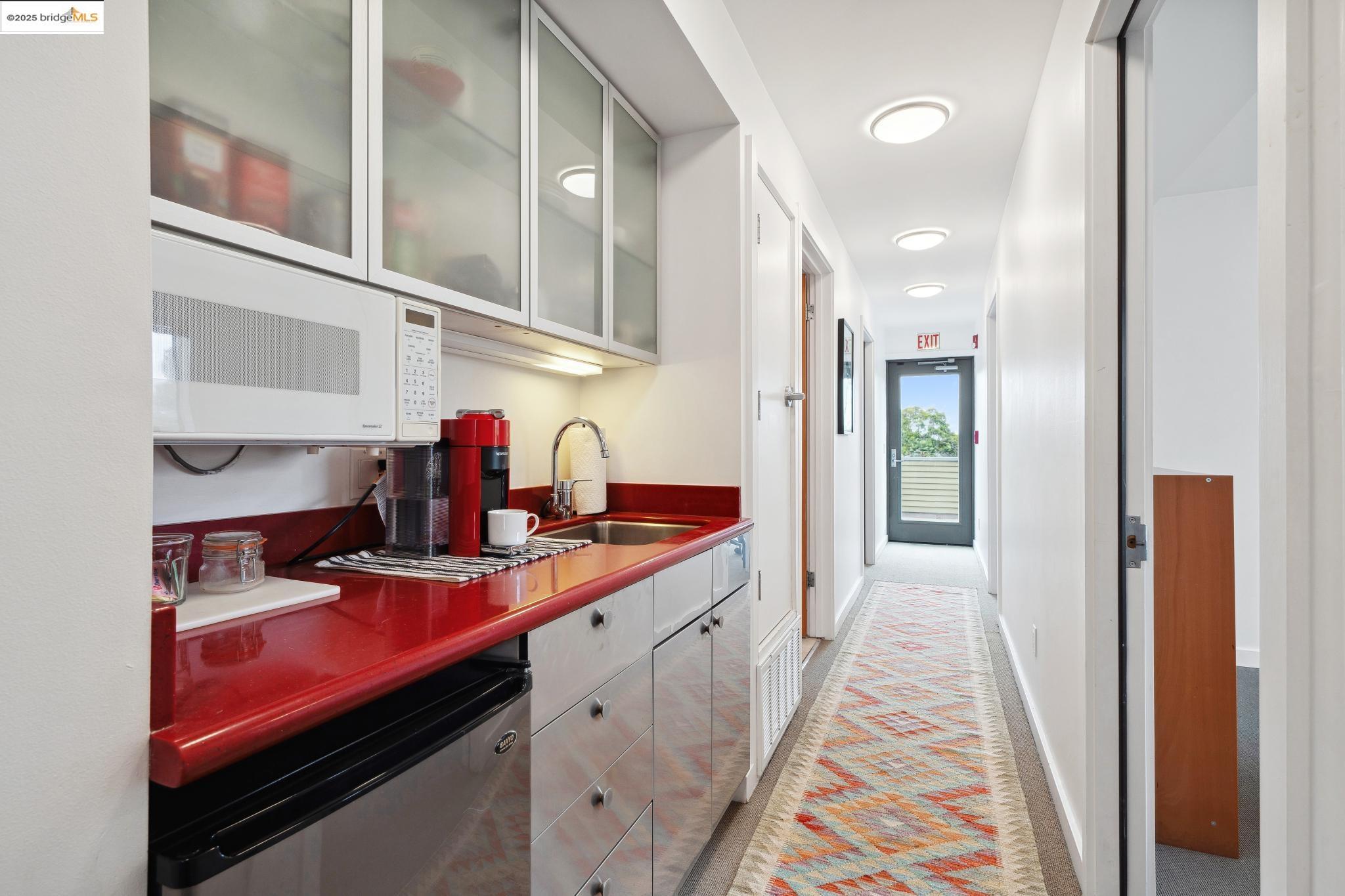 Detail Gallery Image 13 of 35 For 1010 Grayson, Berkeley,  CA 94710 - 2 Beds | 0/1 Baths