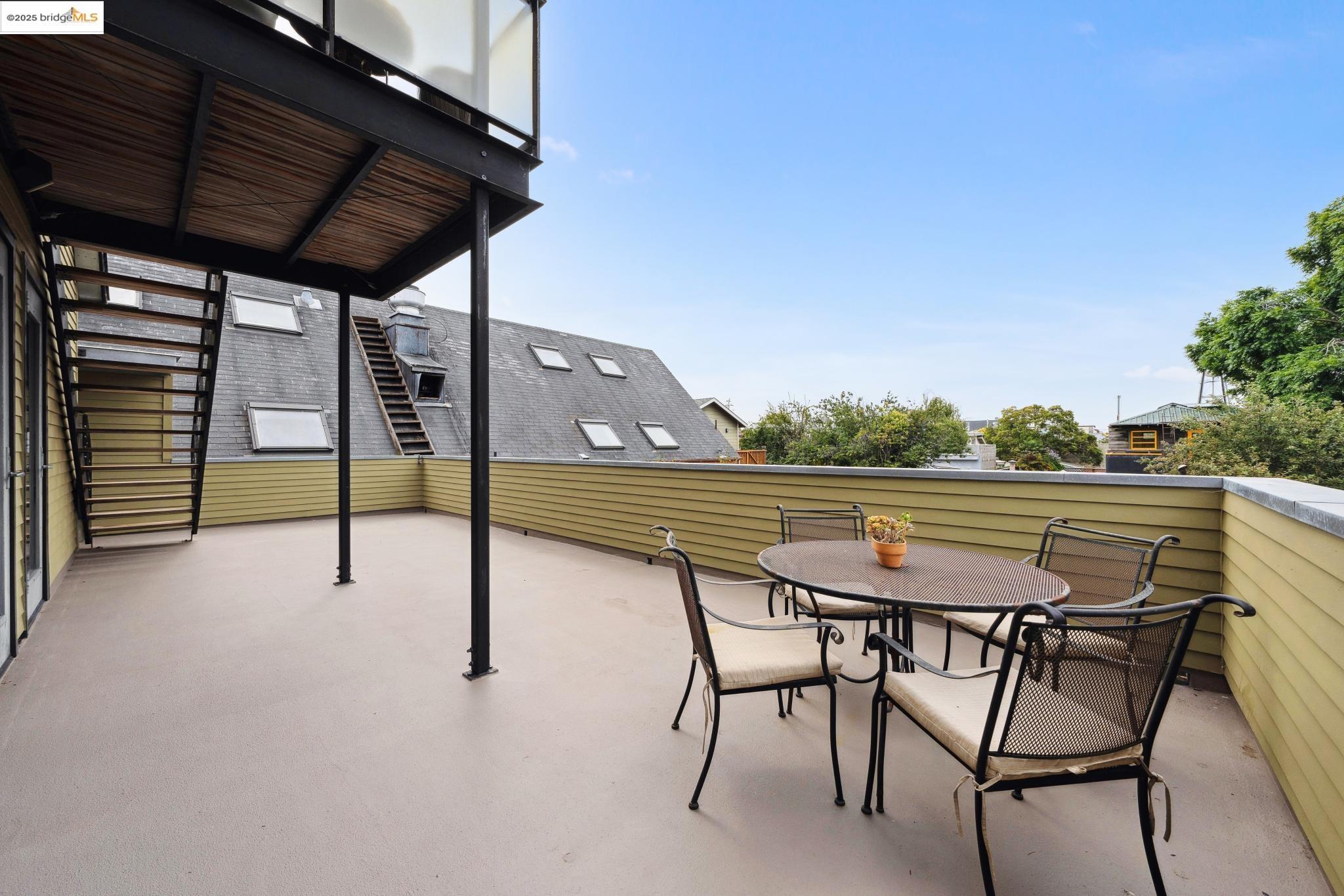 Detail Gallery Image 17 of 35 For 1010 Grayson, Berkeley,  CA 94710 - 2 Beds | 0/1 Baths