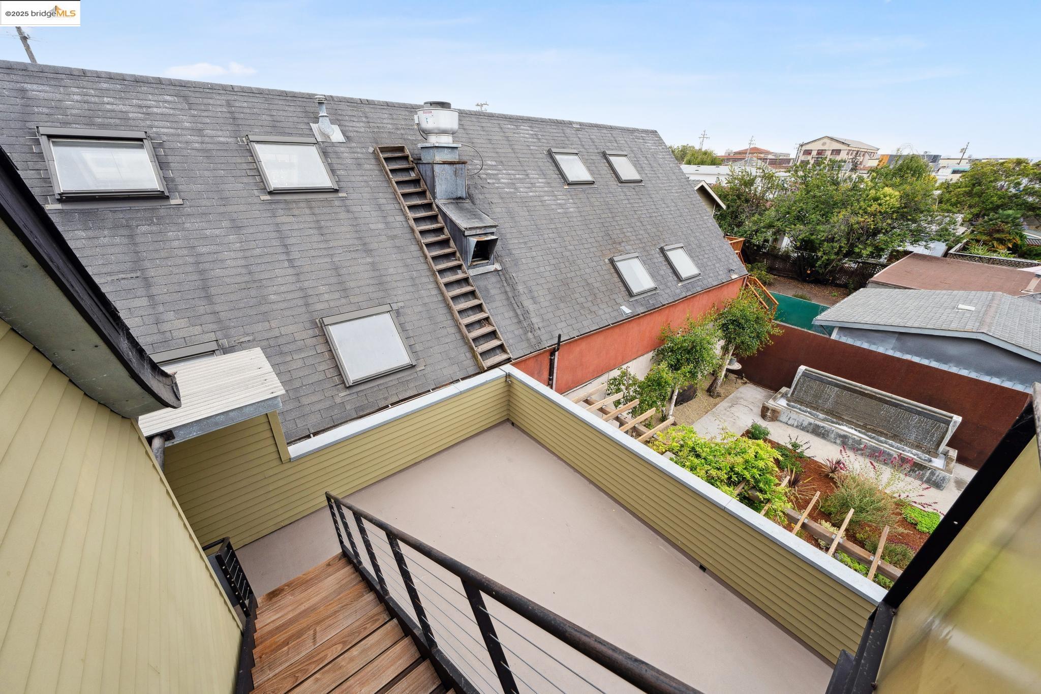 Detail Gallery Image 25 of 35 For 1010 Grayson, Berkeley,  CA 94710 - 2 Beds | 0/1 Baths