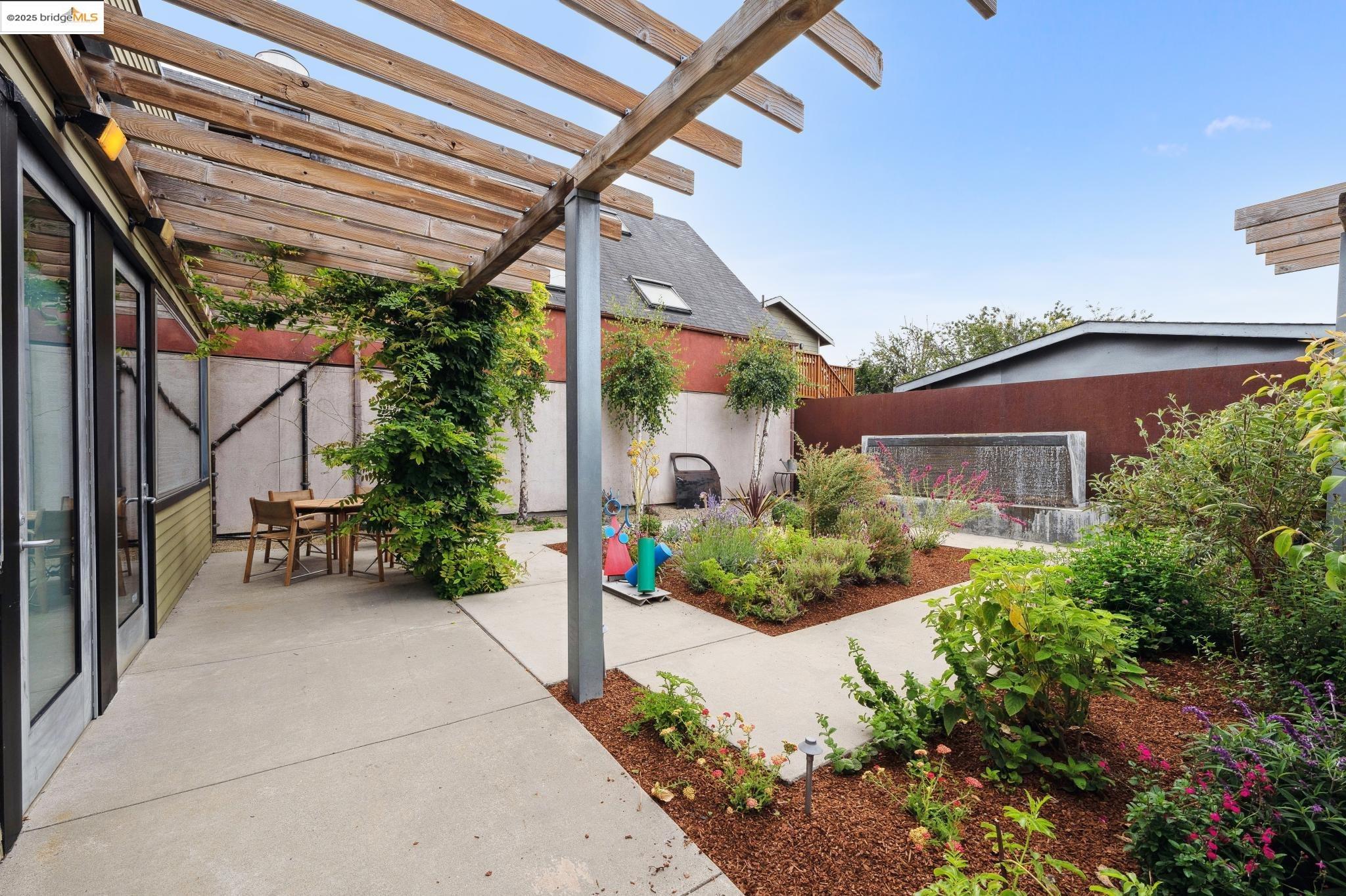 Detail Gallery Image 32 of 35 For 1010 Grayson, Berkeley,  CA 94710 - 2 Beds | 0/1 Baths