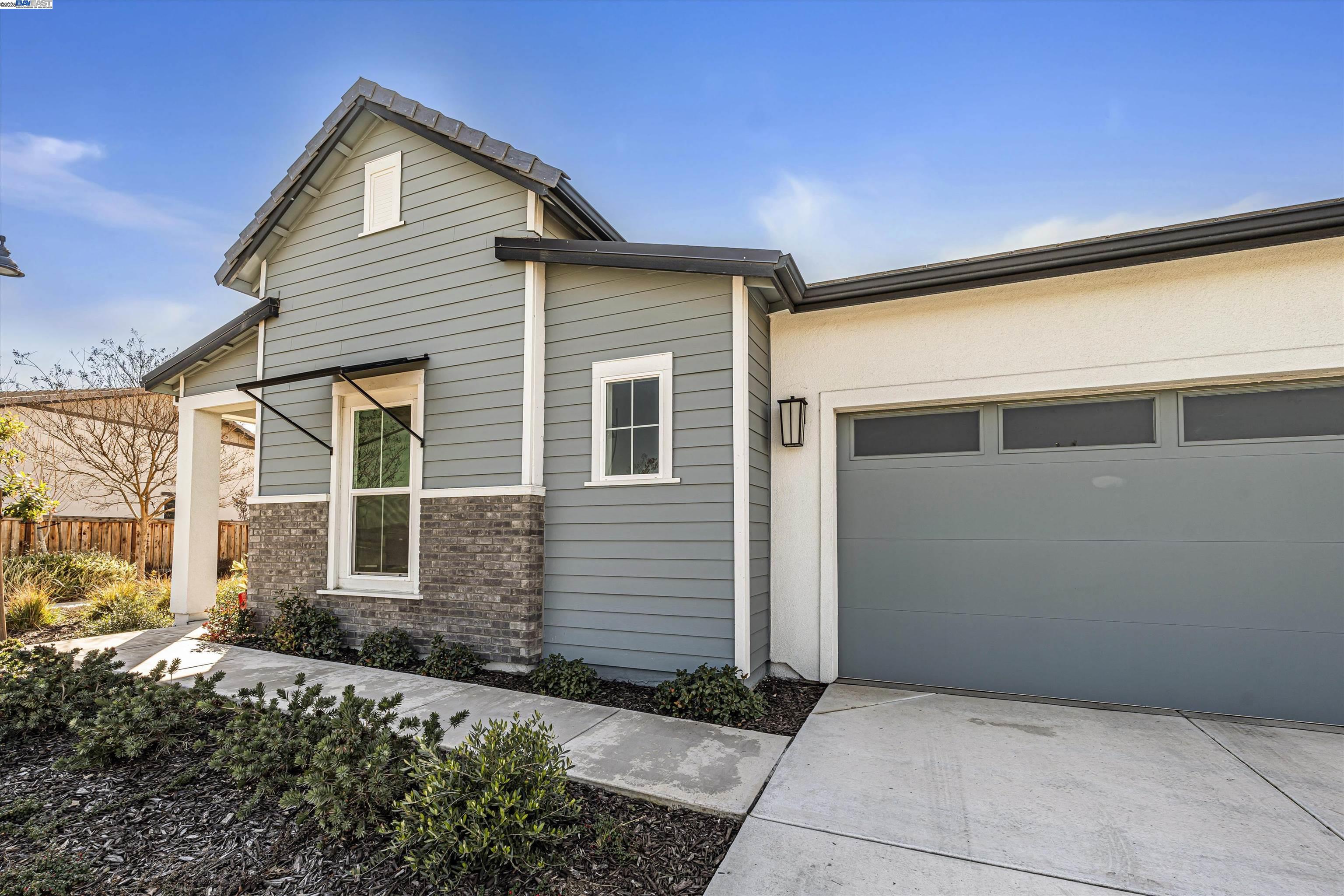 Detail Gallery Image 2 of 36 For 1255 Parkcrest, Manteca,  CA 95336 - 3 Beds | 2/1 Baths