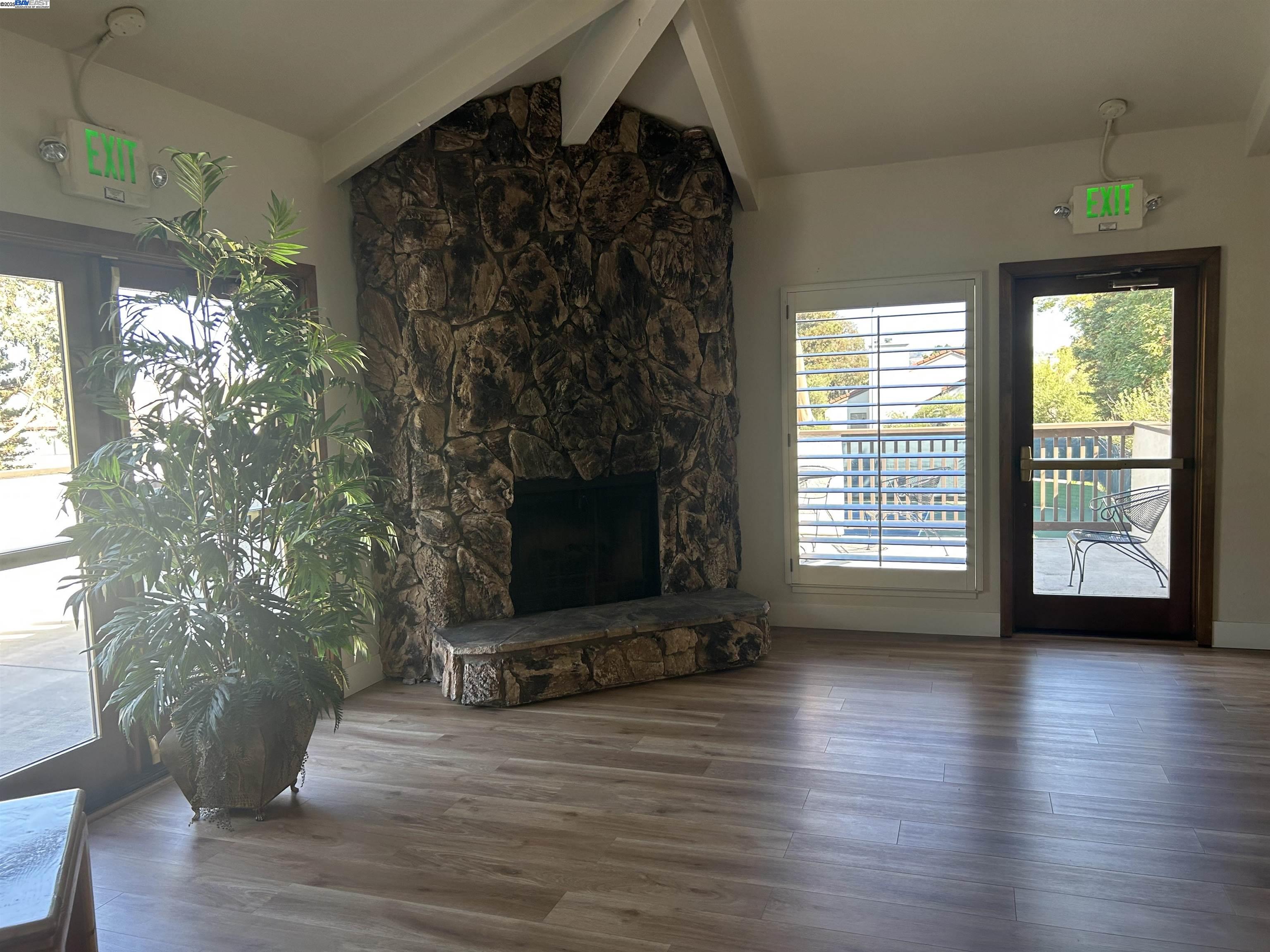 Detail Gallery Image 25 of 32 For 21117 Gary Dr #106,  Hayward,  CA 94546 - 1 Beds | 1 Baths