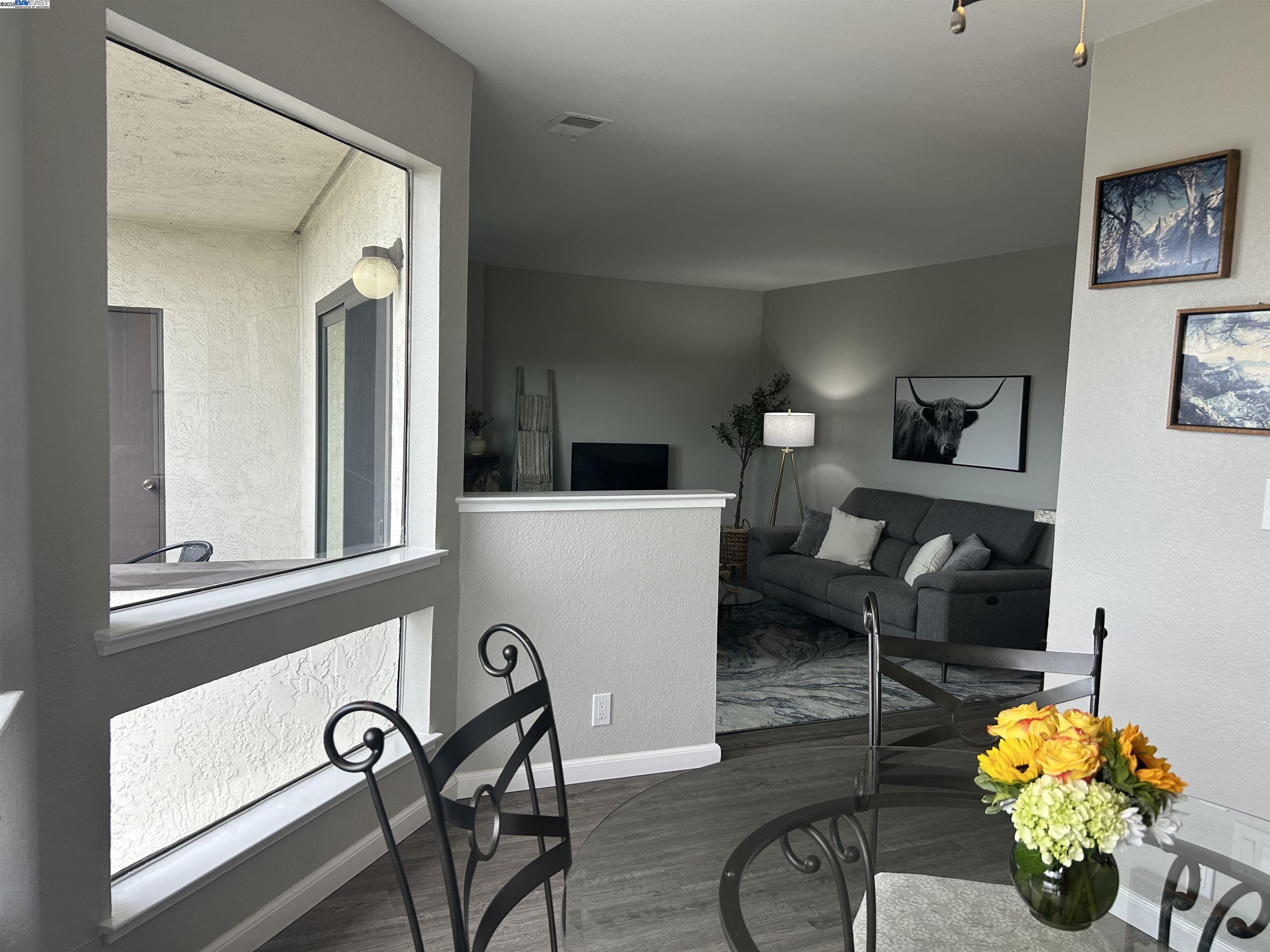 Detail Gallery Image 8 of 32 For 21117 Gary Dr #106,  Hayward,  CA 94546 - 1 Beds | 1 Baths