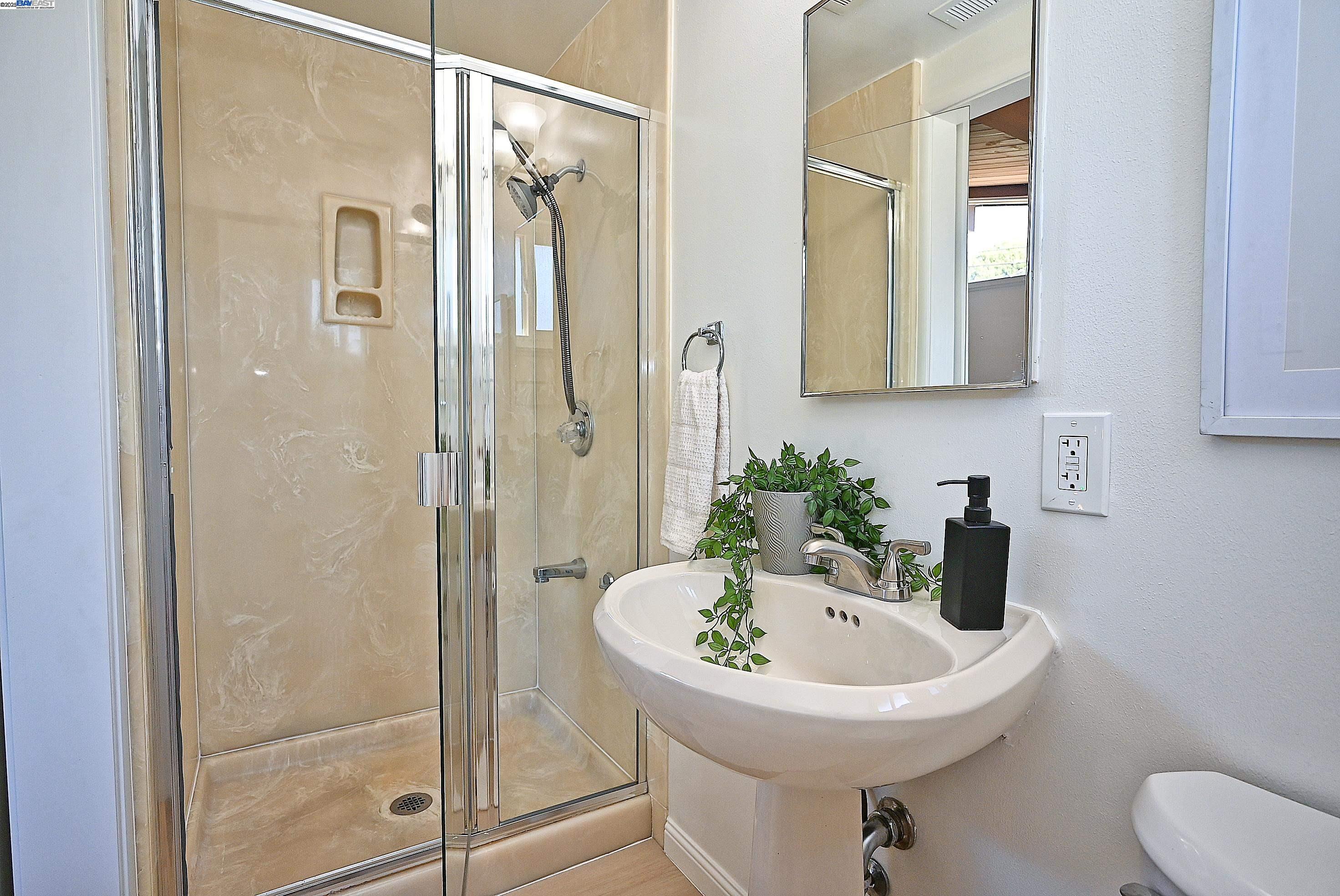 Detail Gallery Image 28 of 34 For 4602 Emily Ct, Castro Valley,  CA 94546 - 4 Beds | 2 Baths