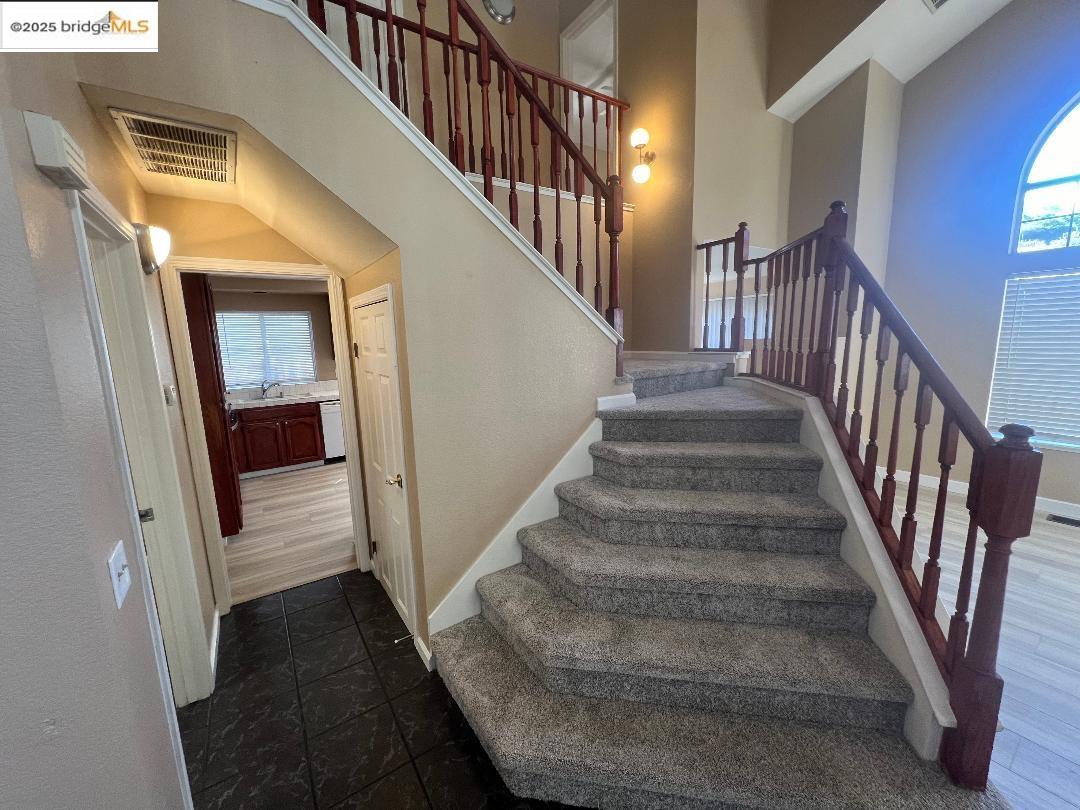 Detail Gallery Image 8 of 16 For 5016 Perry Way, Antioch,  CA 94531 - 3 Beds | 2/1 Baths