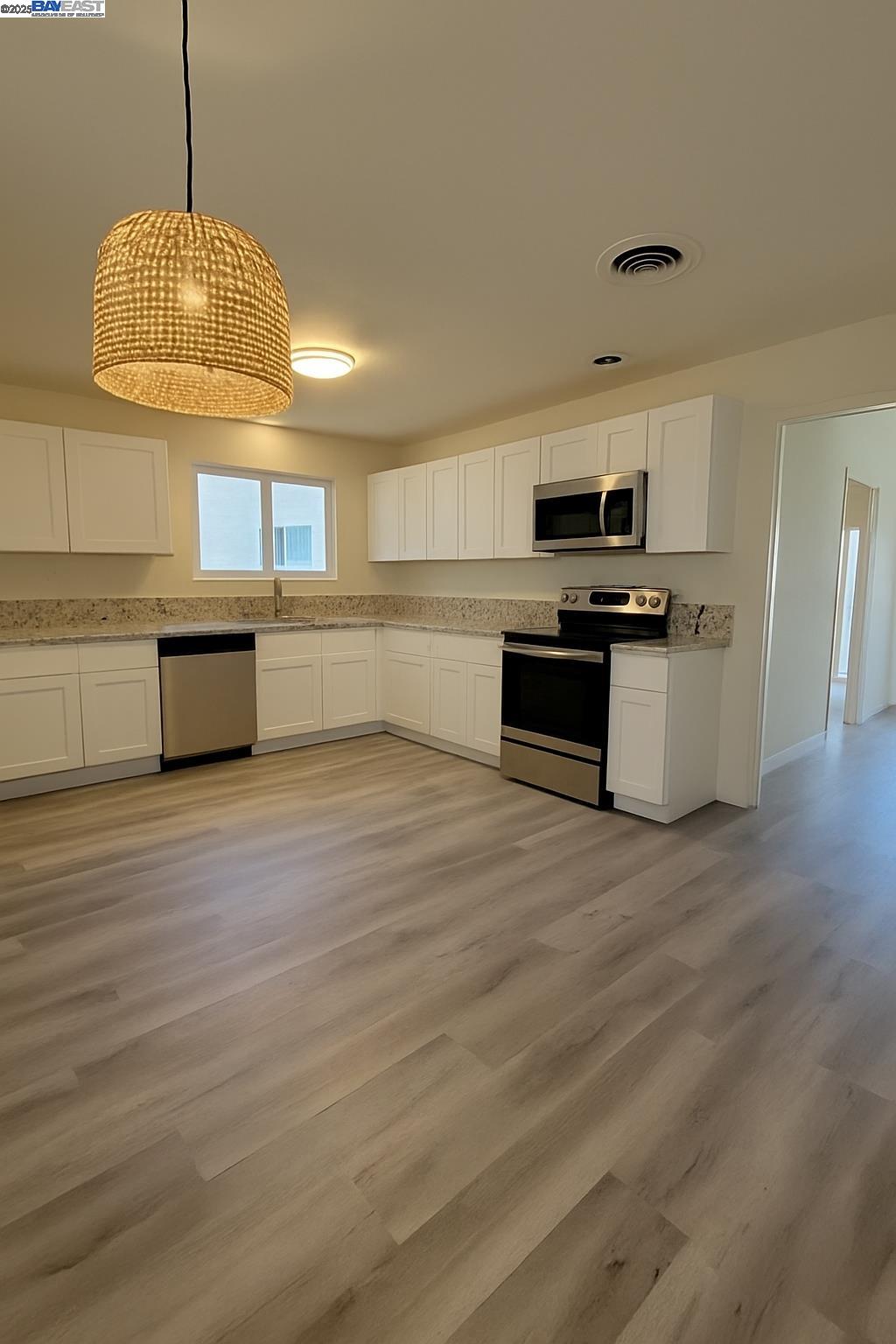 Detail Gallery Image 7 of 11 For 324 Eva Ct, Manteca,  CA 95336 - 3 Beds | 2 Baths