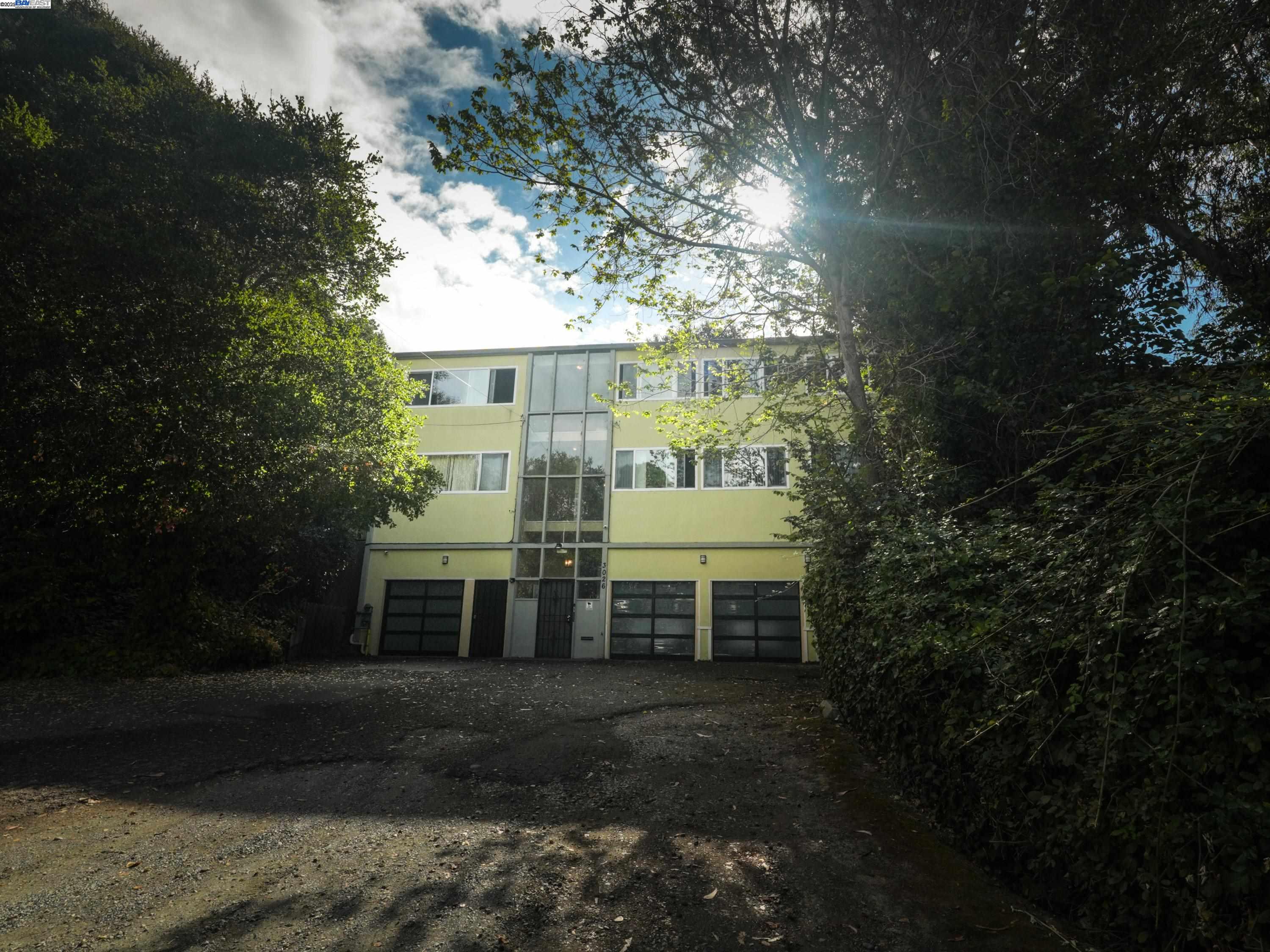 Detail Gallery Image 2 of 37 For 3026 Richmond Blvd, Oakland,  CA 94611 - – Beds | – Baths