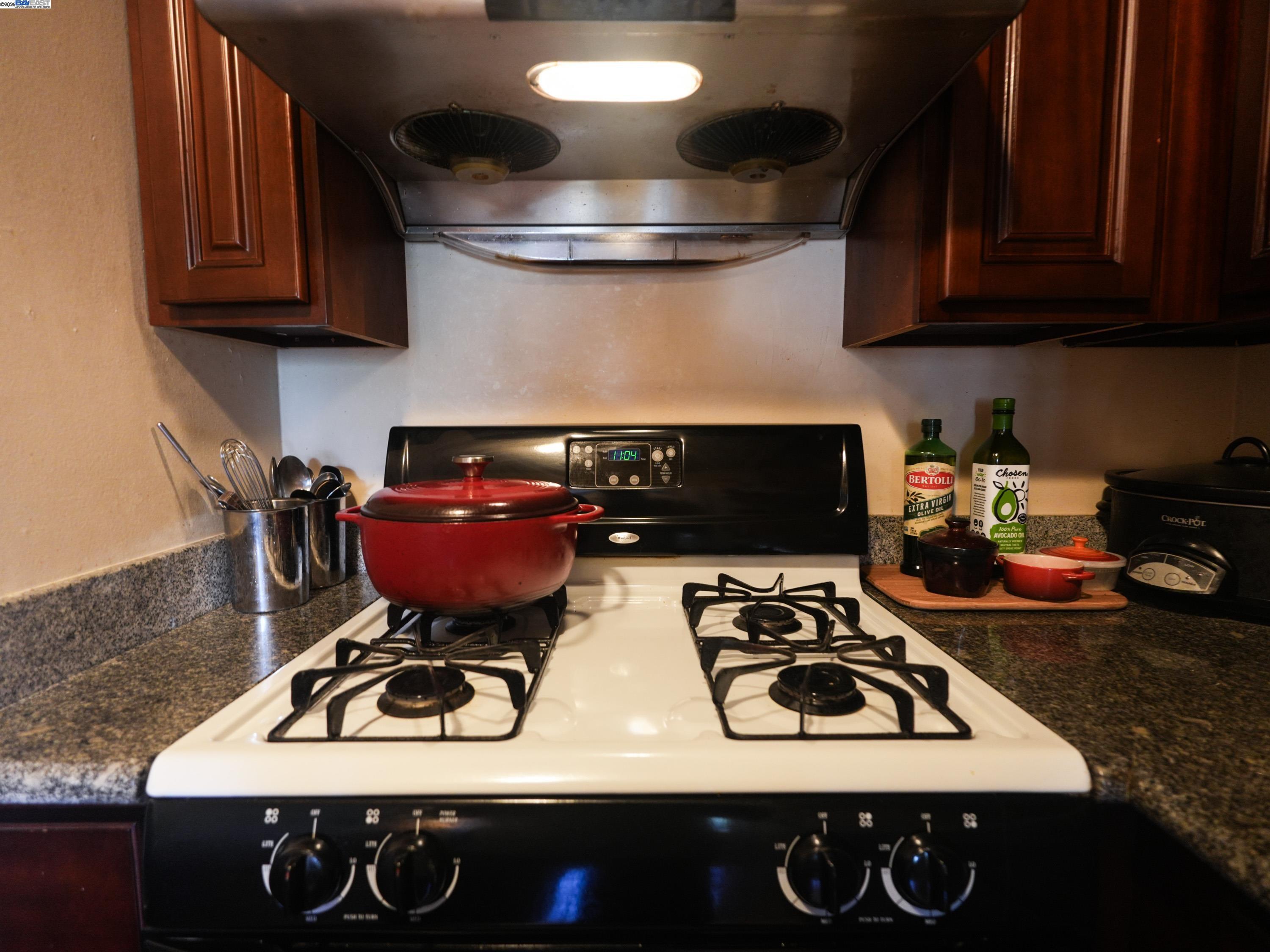 Detail Gallery Image 12 of 37 For 3026 Richmond Blvd, Oakland,  CA 94611 - – Beds | – Baths