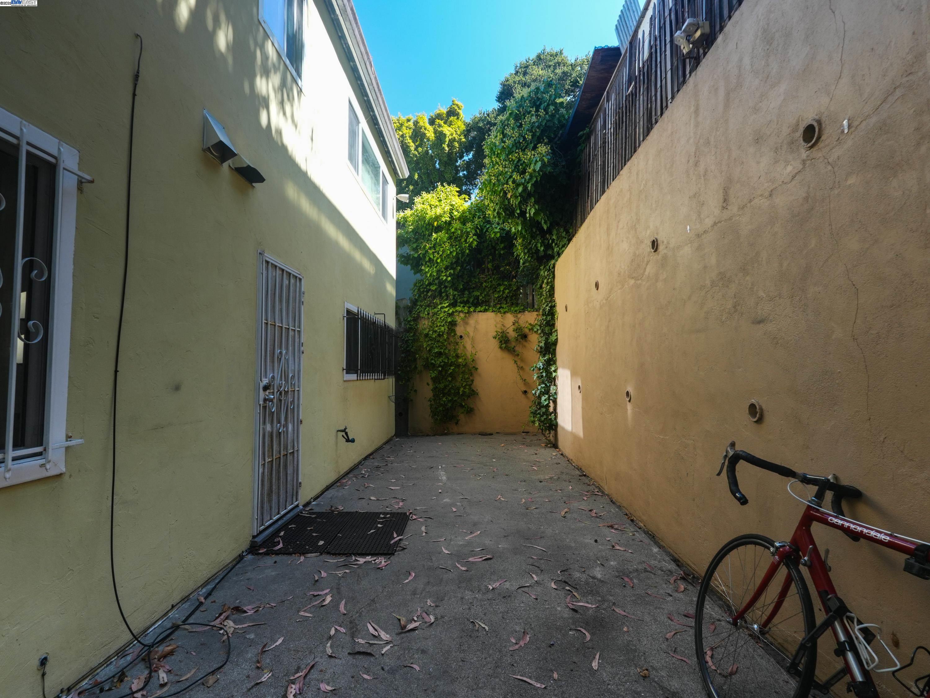 Detail Gallery Image 20 of 37 For 3026 Richmond Blvd, Oakland,  CA 94611 - – Beds | – Baths