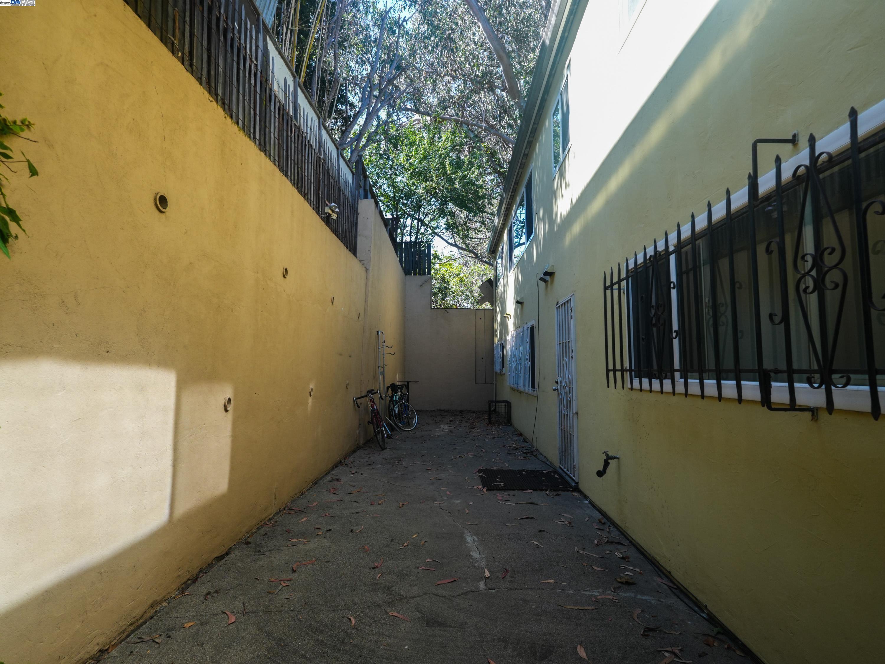 Detail Gallery Image 21 of 37 For 3026 Richmond Blvd, Oakland,  CA 94611 - – Beds | – Baths