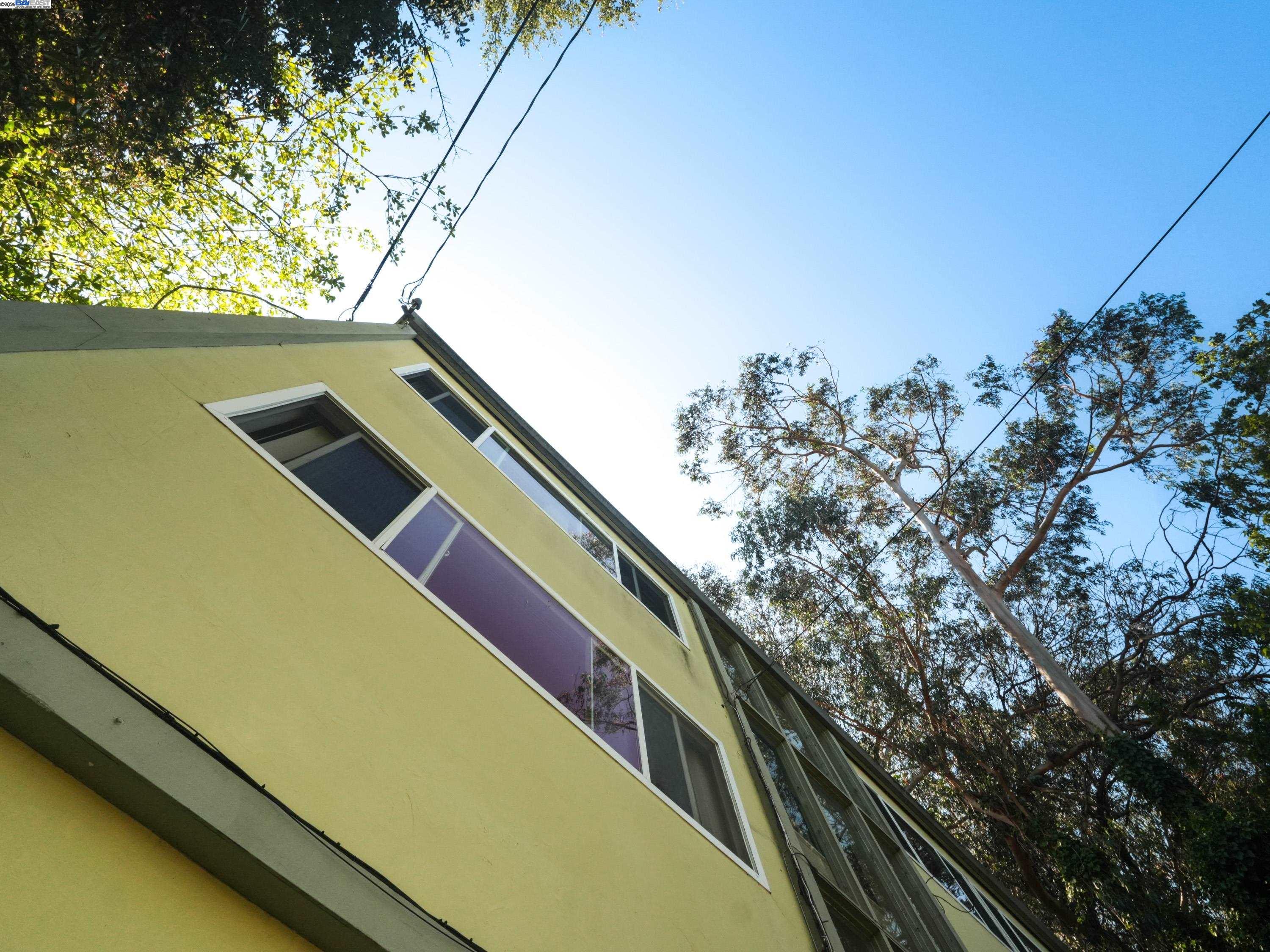 Detail Gallery Image 31 of 37 For 3026 Richmond Blvd, Oakland,  CA 94611 - – Beds | – Baths