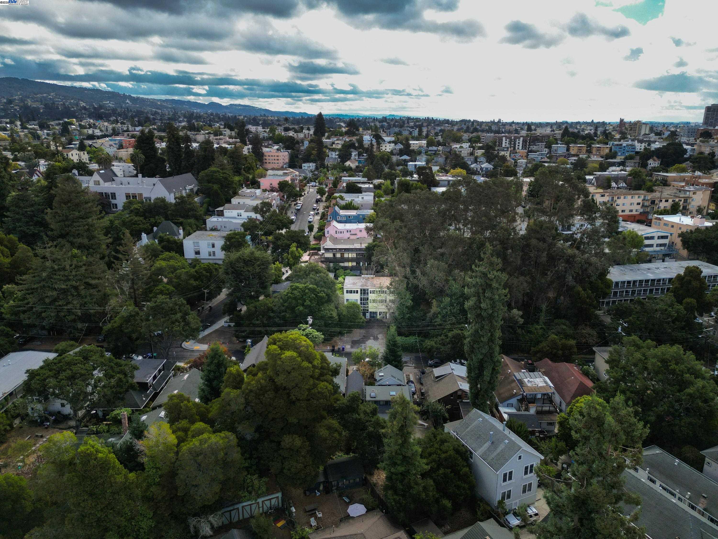 Detail Gallery Image 35 of 37 For 3026 Richmond Blvd, Oakland,  CA 94611 - – Beds | – Baths