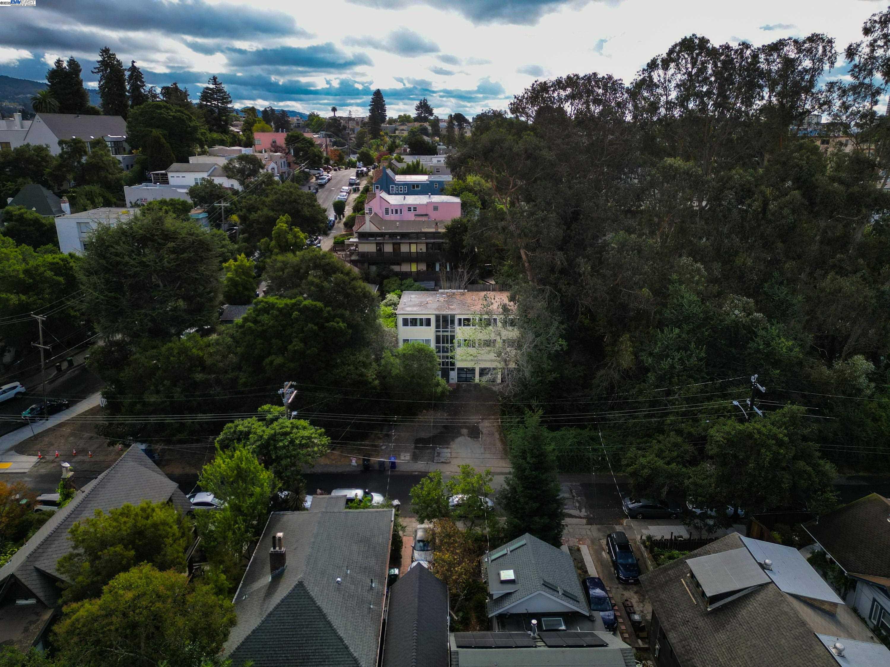 Detail Gallery Image 5 of 37 For 3026 Richmond Blvd, Oakland,  CA 94611 - – Beds | – Baths