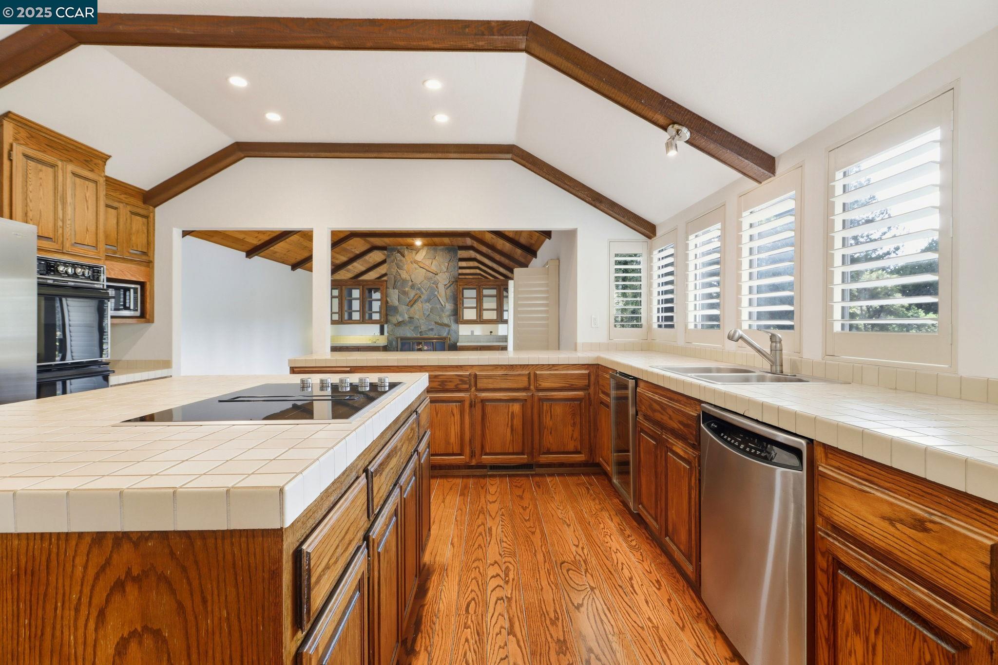 Detail Gallery Image 11 of 36 For 3 Magee Ct, Moraga,  CA 94556 - 4 Beds | 3 Baths