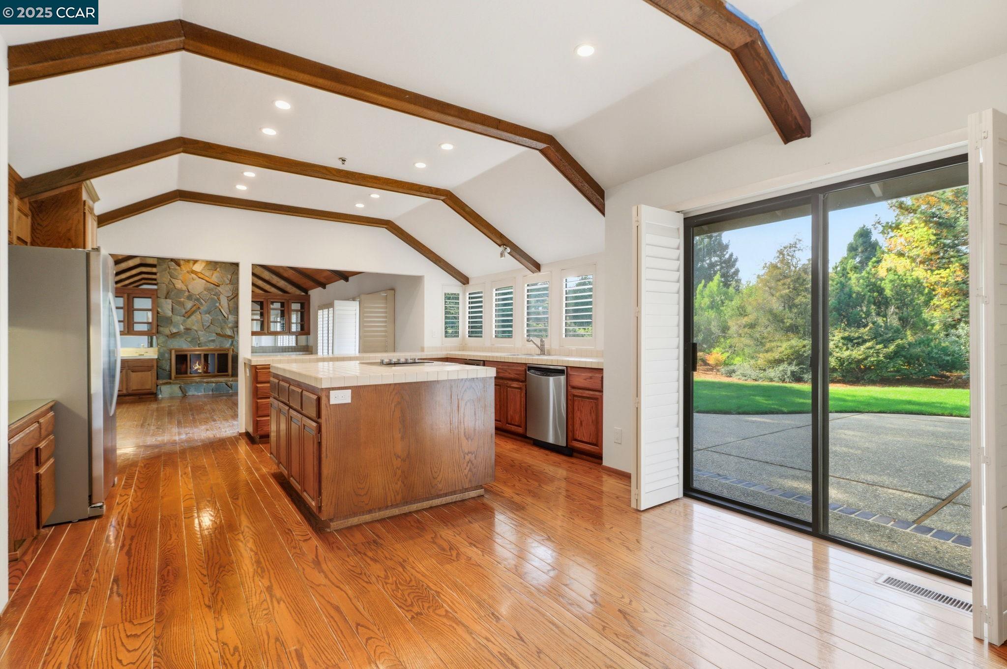 Detail Gallery Image 13 of 36 For 3 Magee Ct, Moraga,  CA 94556 - 4 Beds | 3 Baths