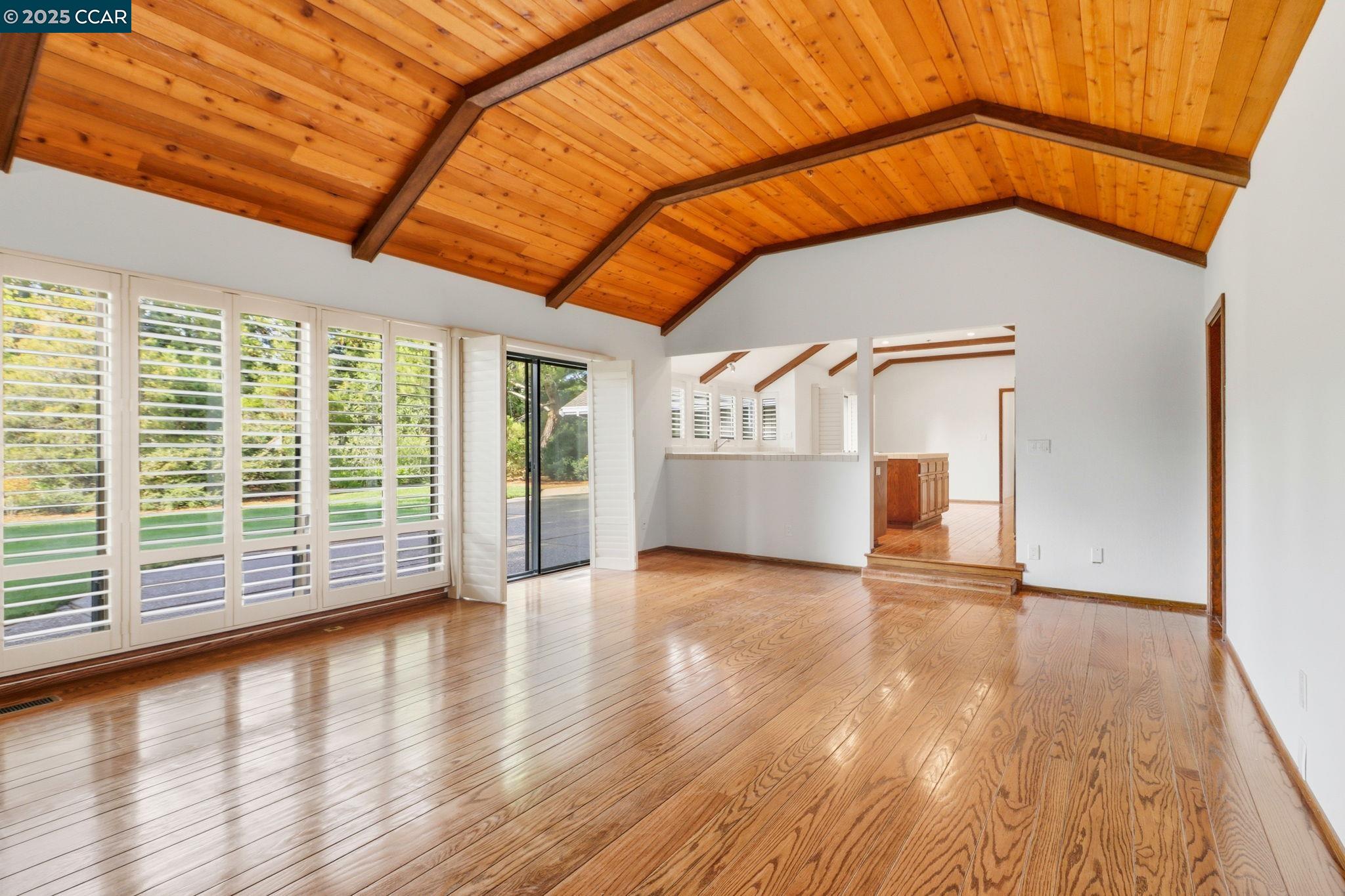 Detail Gallery Image 9 of 36 For 3 Magee Ct, Moraga,  CA 94556 - 4 Beds | 3 Baths