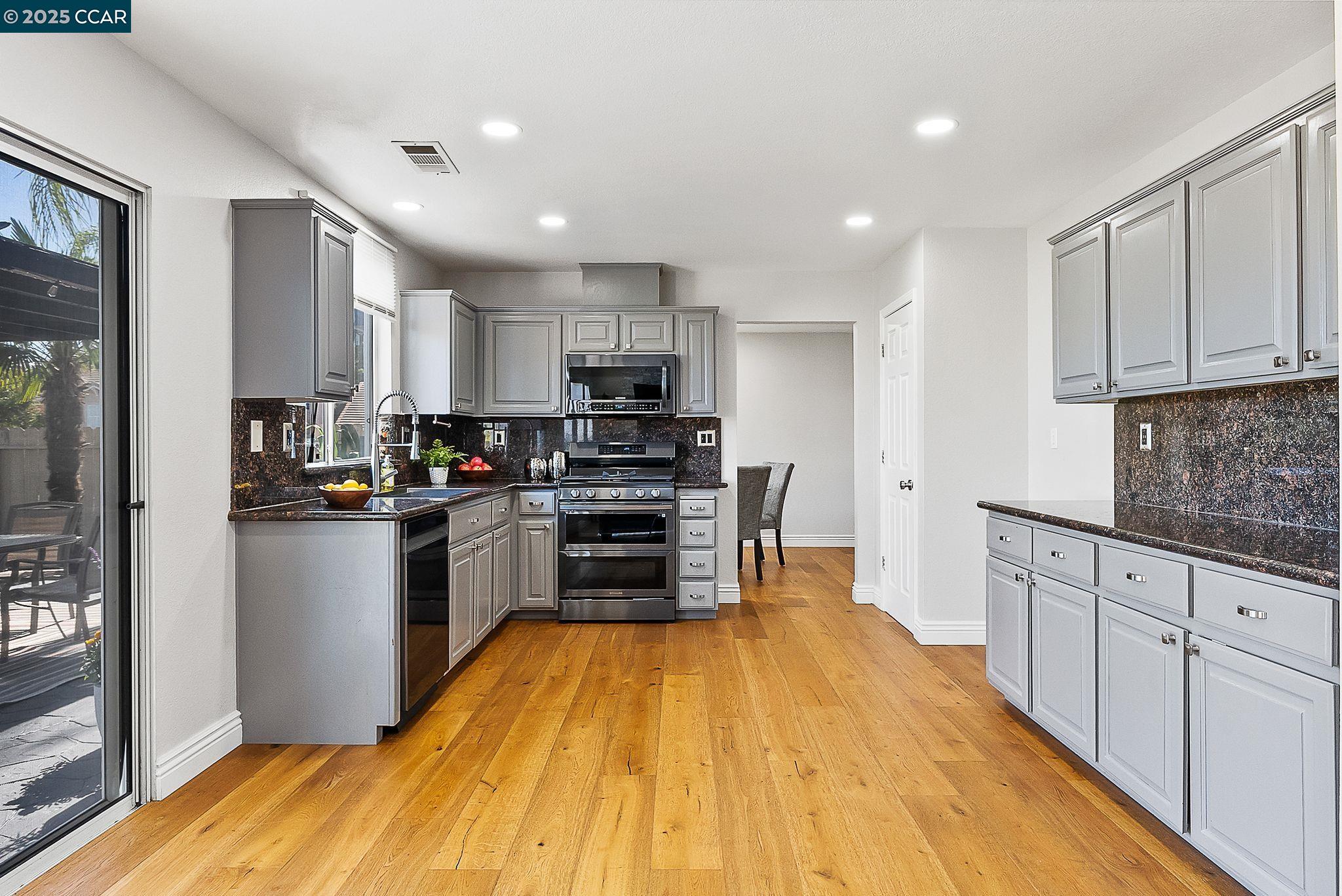 Detail Gallery Image 13 of 50 For 5243 Delta View Way, Antioch,  CA 94531 - 4 Beds | 2/1 Baths