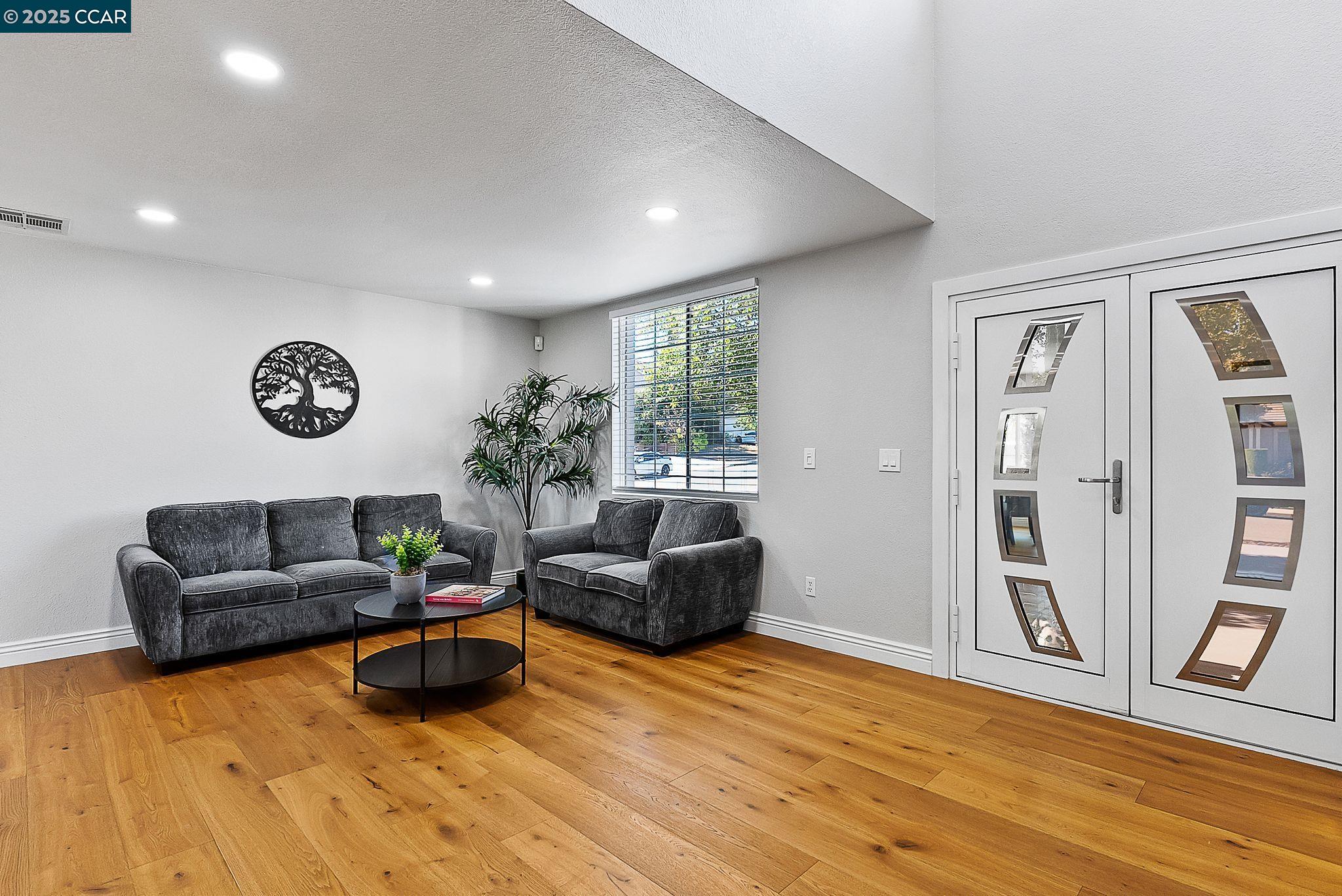 Detail Gallery Image 4 of 50 For 5243 Delta View Way, Antioch,  CA 94531 - 4 Beds | 2/1 Baths