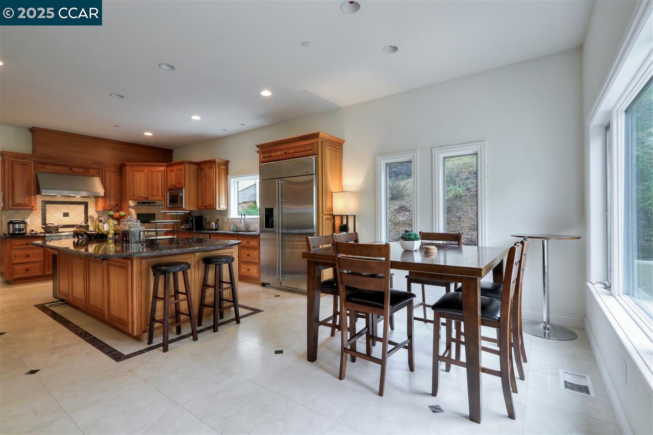 Detail Gallery Image 15 of 39 For 2851 Spring Creek Ln, Walnut Creek,  CA 94598 - 5 Beds | 6/1 Baths