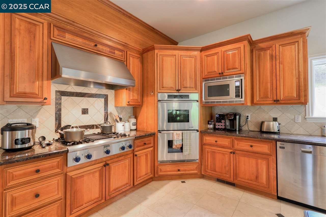 Detail Gallery Image 17 of 39 For 2851 Spring Creek Ln, Walnut Creek,  CA 94598 - 5 Beds | 6/1 Baths