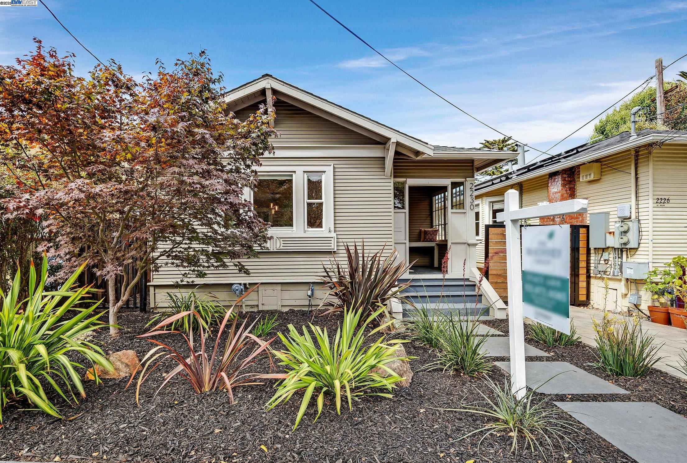 Detail Gallery Image 2 of 31 For 2230 Sacramento St, Berkeley,  CA 94702 - 3 Beds | 1 Baths