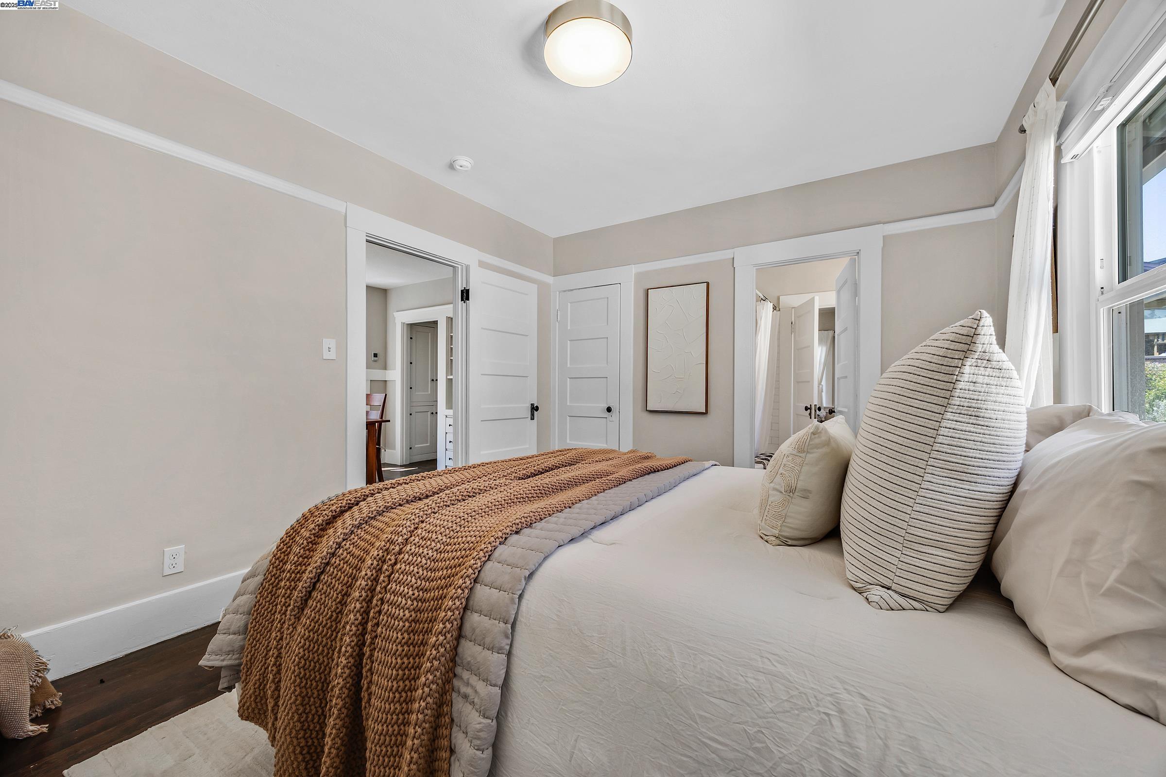 Detail Gallery Image 11 of 31 For 2230 Sacramento St, Berkeley,  CA 94702 - 3 Beds | 1 Baths