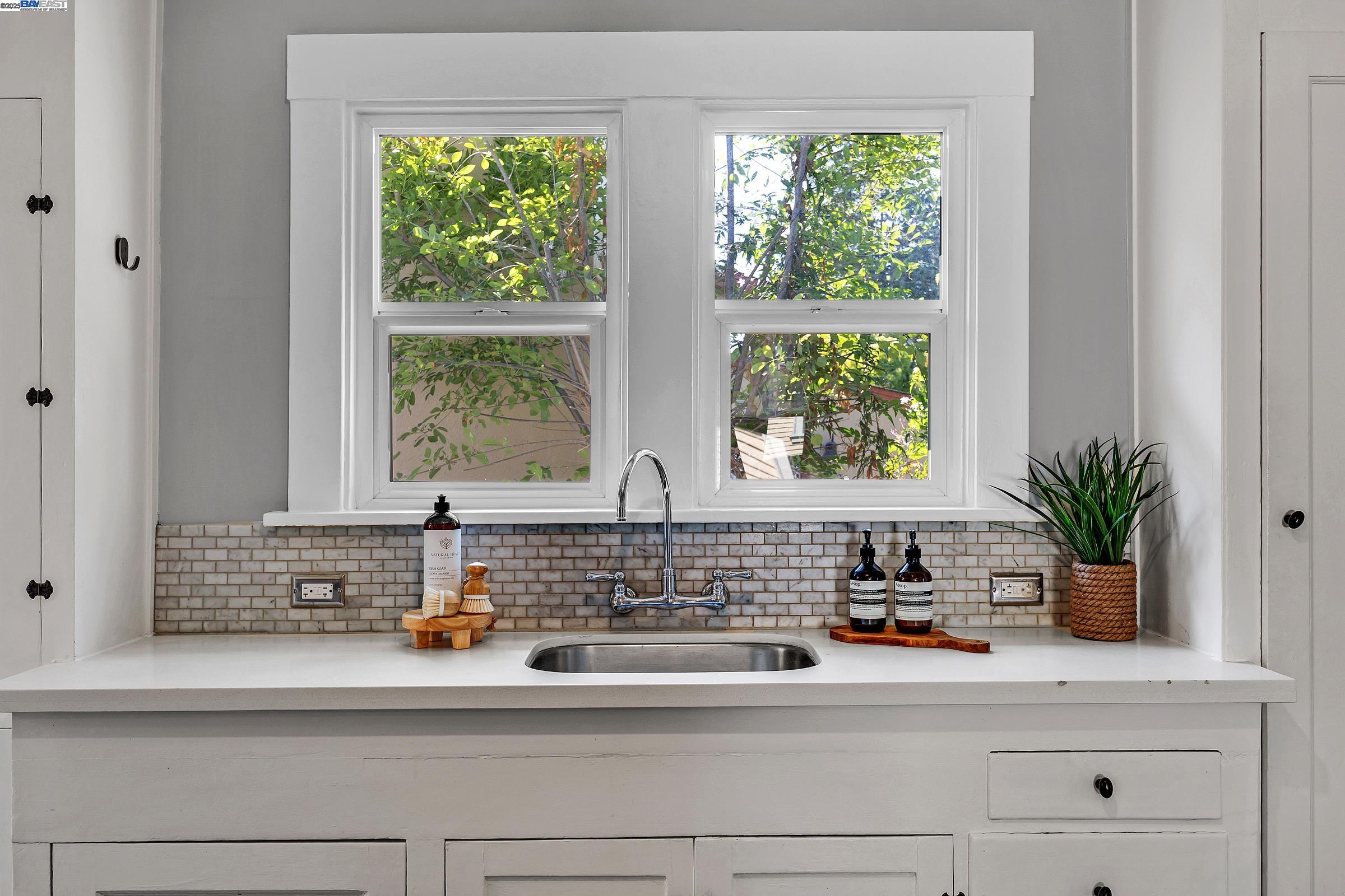 Detail Gallery Image 18 of 31 For 2230 Sacramento St, Berkeley,  CA 94702 - 3 Beds | 1 Baths