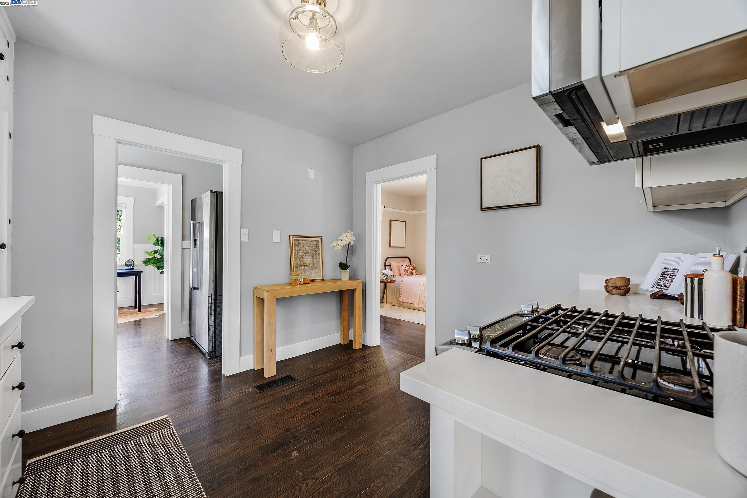 Detail Gallery Image 19 of 31 For 2230 Sacramento St, Berkeley,  CA 94702 - 3 Beds | 1 Baths