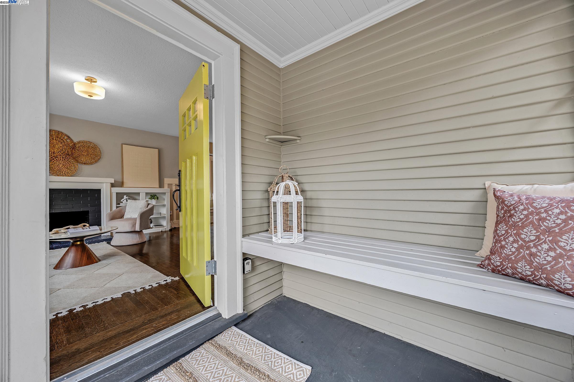 Detail Gallery Image 3 of 31 For 2230 Sacramento St, Berkeley,  CA 94702 - 3 Beds | 1 Baths