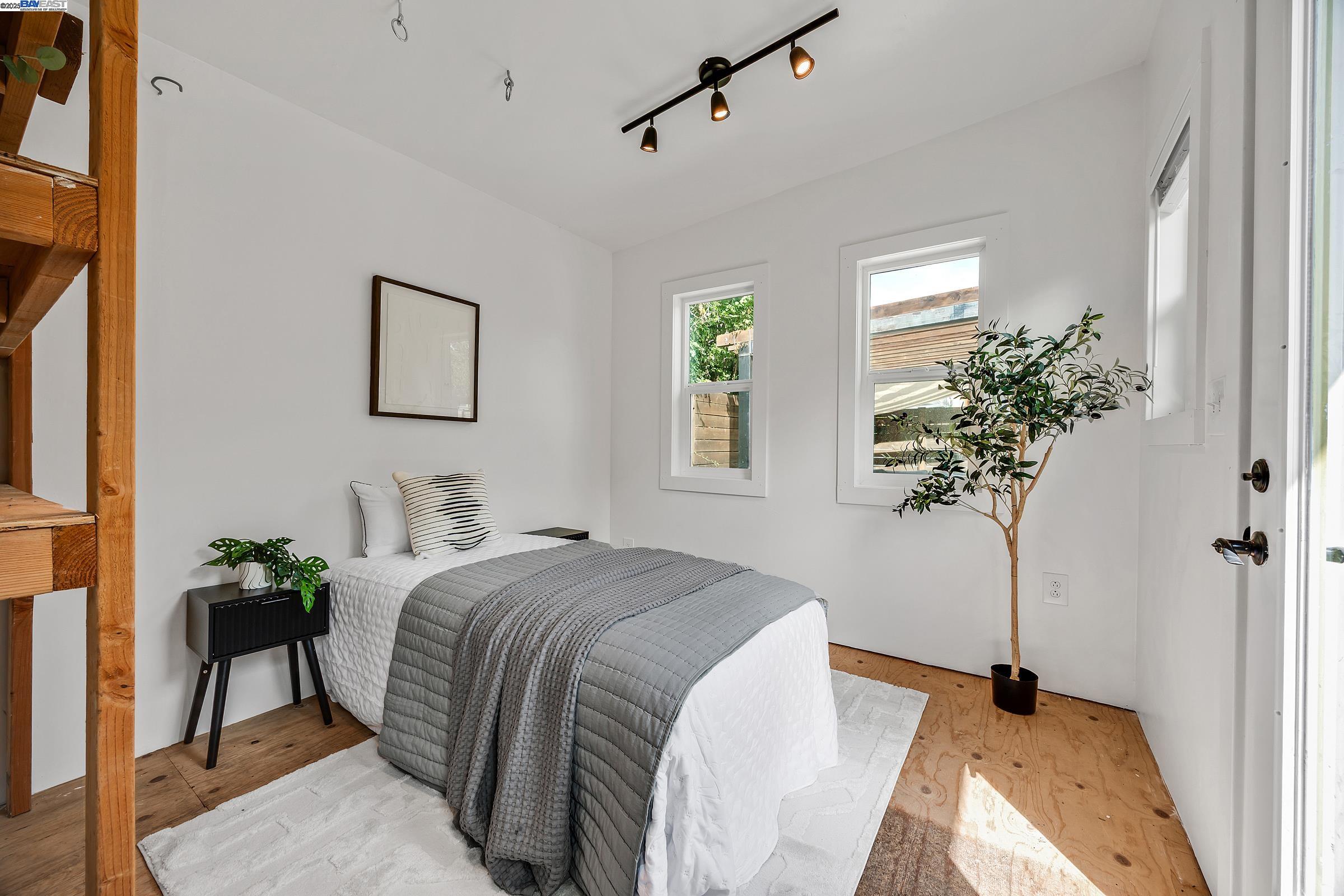 Detail Gallery Image 26 of 31 For 2230 Sacramento St, Berkeley,  CA 94702 - 3 Beds | 1 Baths