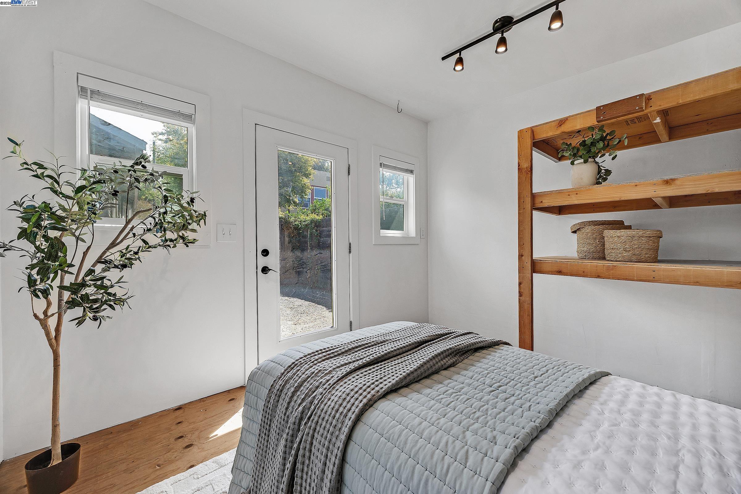 Detail Gallery Image 27 of 31 For 2230 Sacramento St, Berkeley,  CA 94702 - 3 Beds | 1 Baths