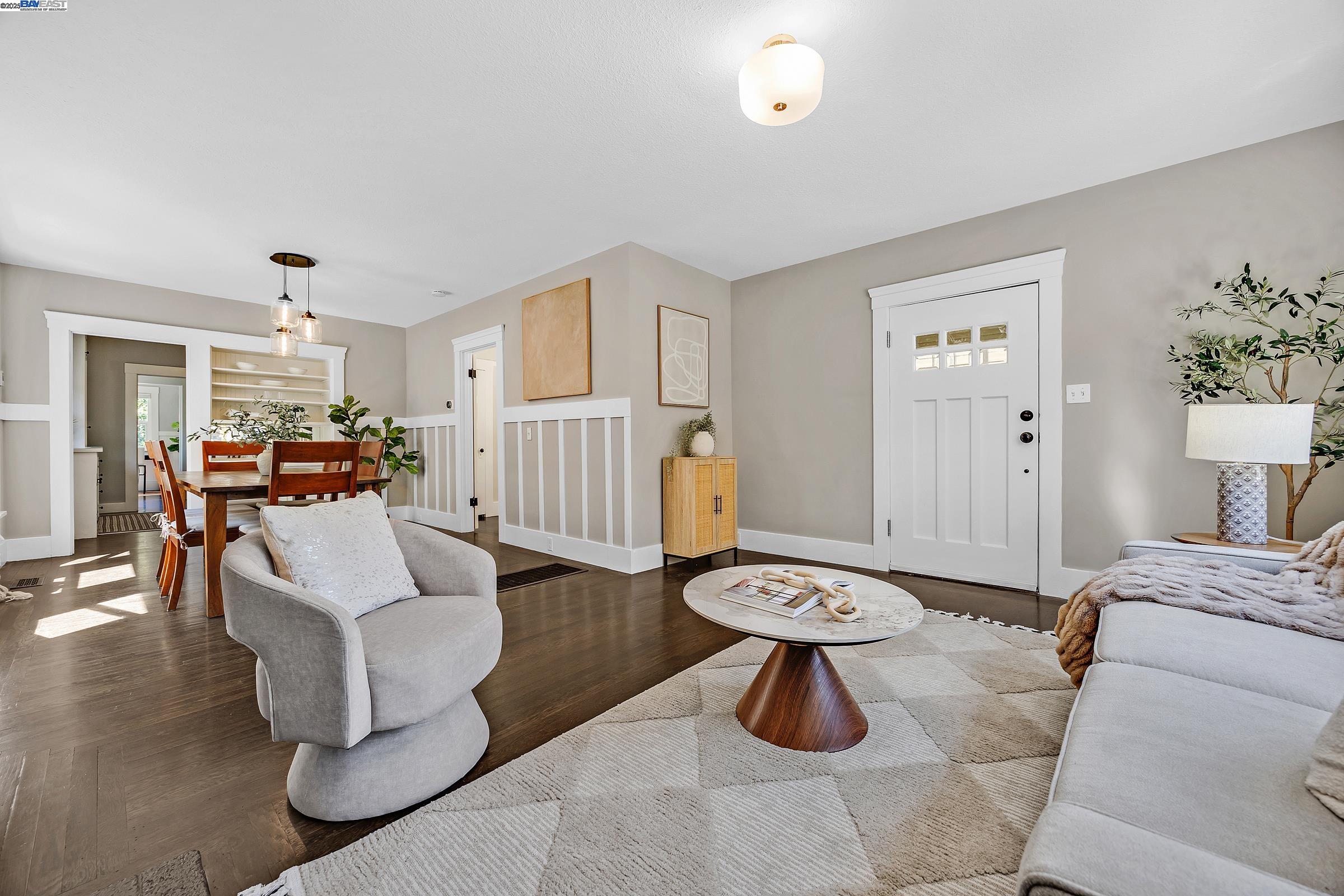 Detail Gallery Image 5 of 31 For 2230 Sacramento St, Berkeley,  CA 94702 - 3 Beds | 1 Baths