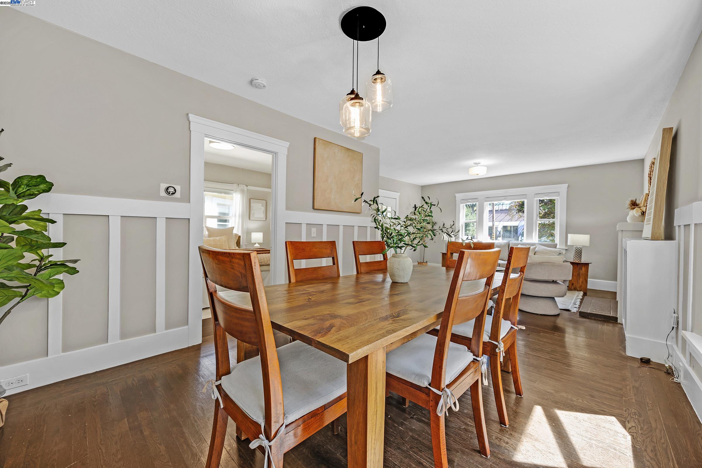 Detail Gallery Image 8 of 31 For 2230 Sacramento St, Berkeley,  CA 94702 - 3 Beds | 1 Baths