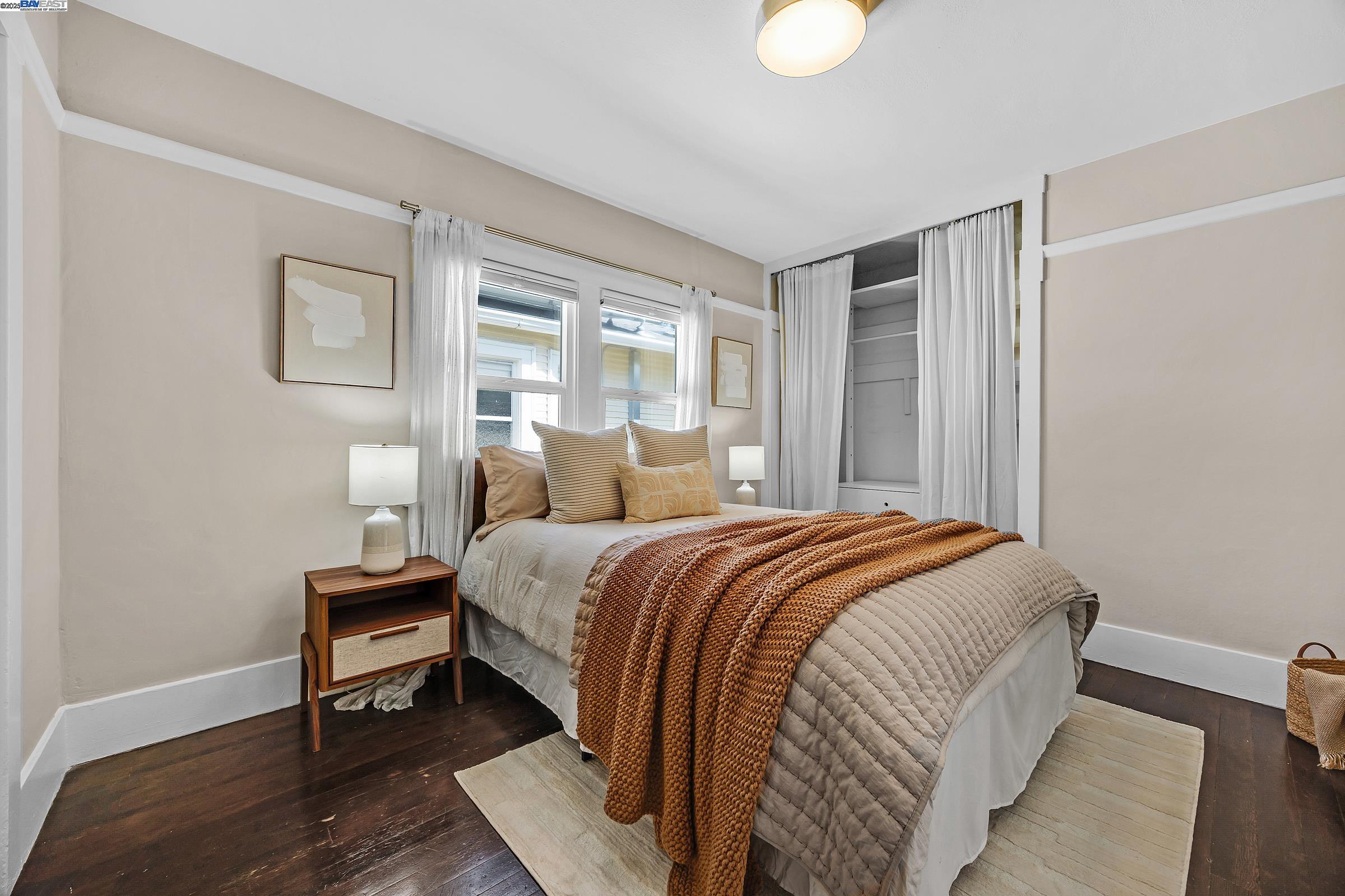 Detail Gallery Image 9 of 31 For 2230 Sacramento St, Berkeley,  CA 94702 - 3 Beds | 1 Baths