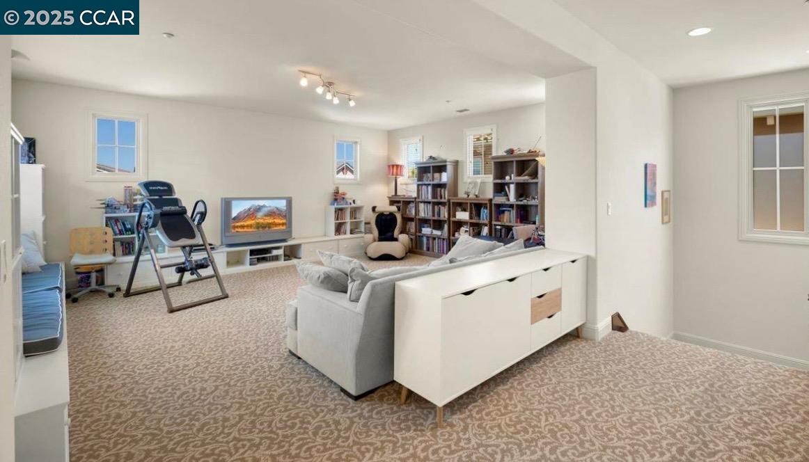 Detail Gallery Image 27 of 60 For 130 Arundel Dr, Hayward,  CA 94542 - 4 Beds | 3/1 Baths