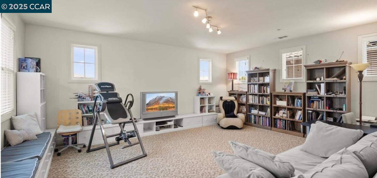 Detail Gallery Image 28 of 60 For 130 Arundel Dr, Hayward,  CA 94542 - 4 Beds | 3/1 Baths