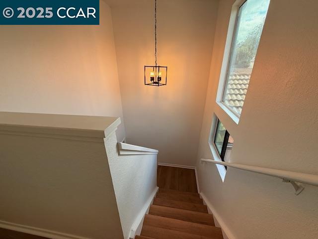 Detail Gallery Image 12 of 46 For 10 Tarn Ct, Hercules,  CA 94547 - 3 Beds | 2/1 Baths
