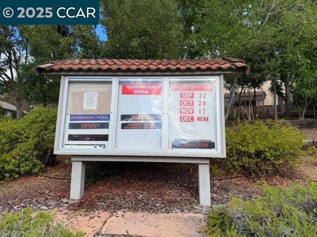 Detail Gallery Image 10 of 46 For 10 Tarn Ct, Hercules,  CA 94547 - 3 Beds | 2/1 Baths