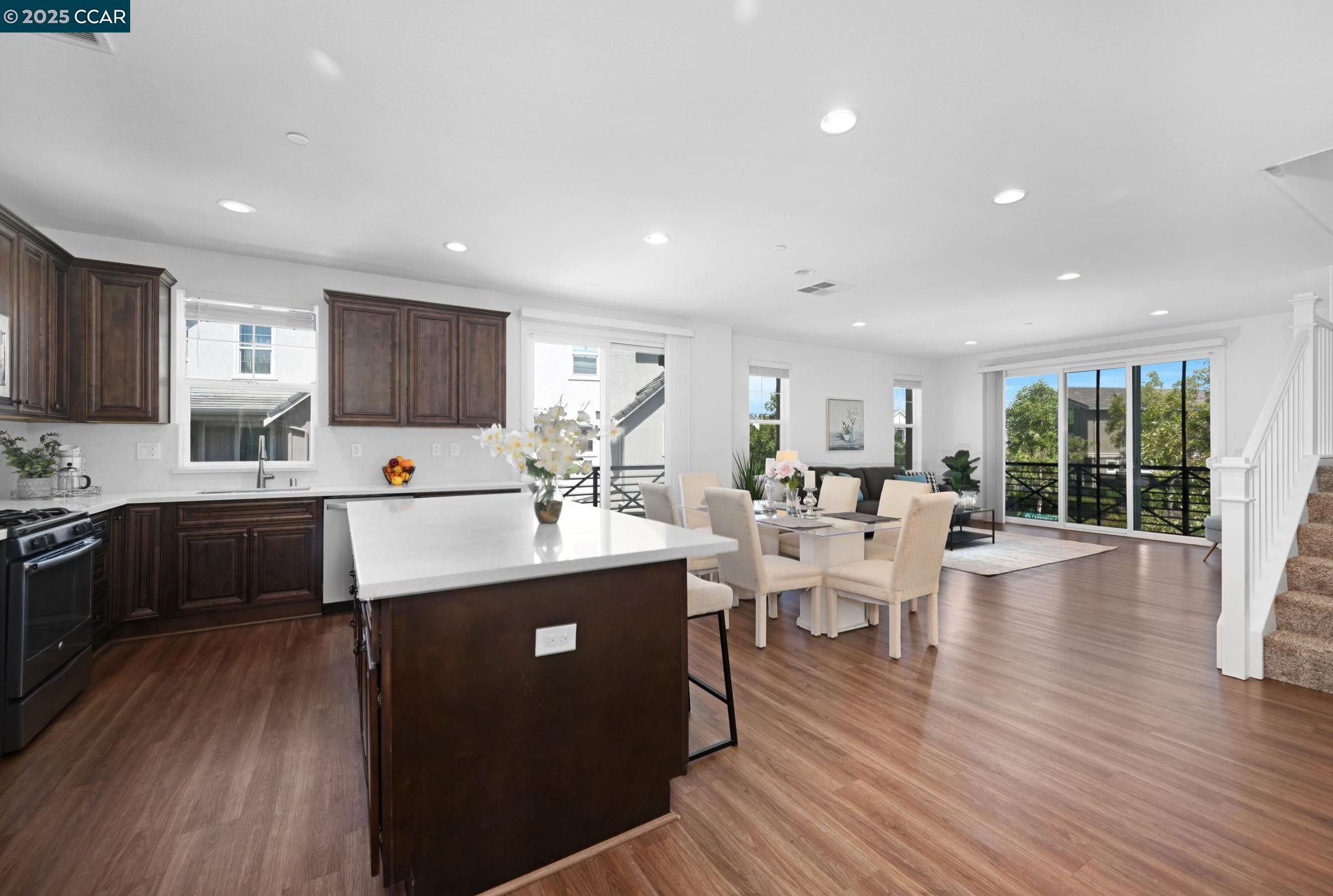 Detail Gallery Image 12 of 28 For 2378 Carbondale Way, Dublin,  CA 94568 - 4 Beds | 4 Baths